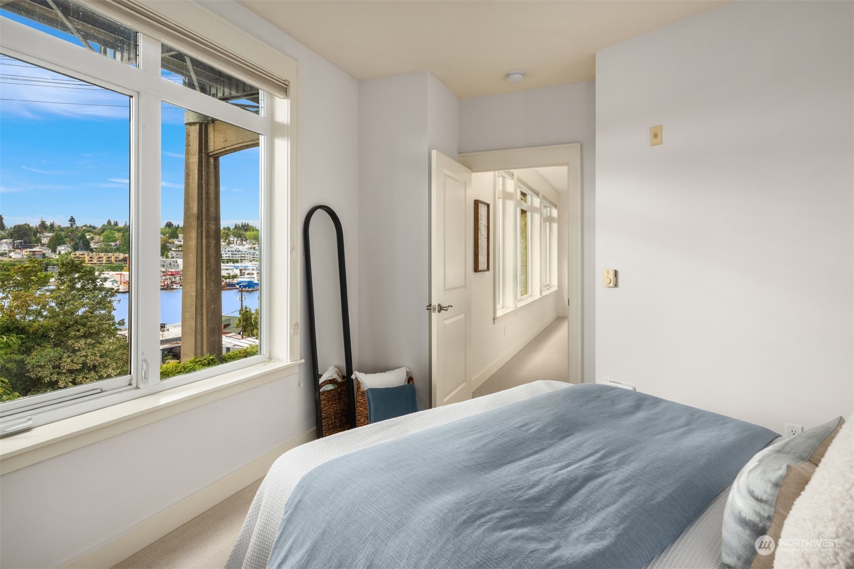 3217 Eastlake Avenue E Unit: 303