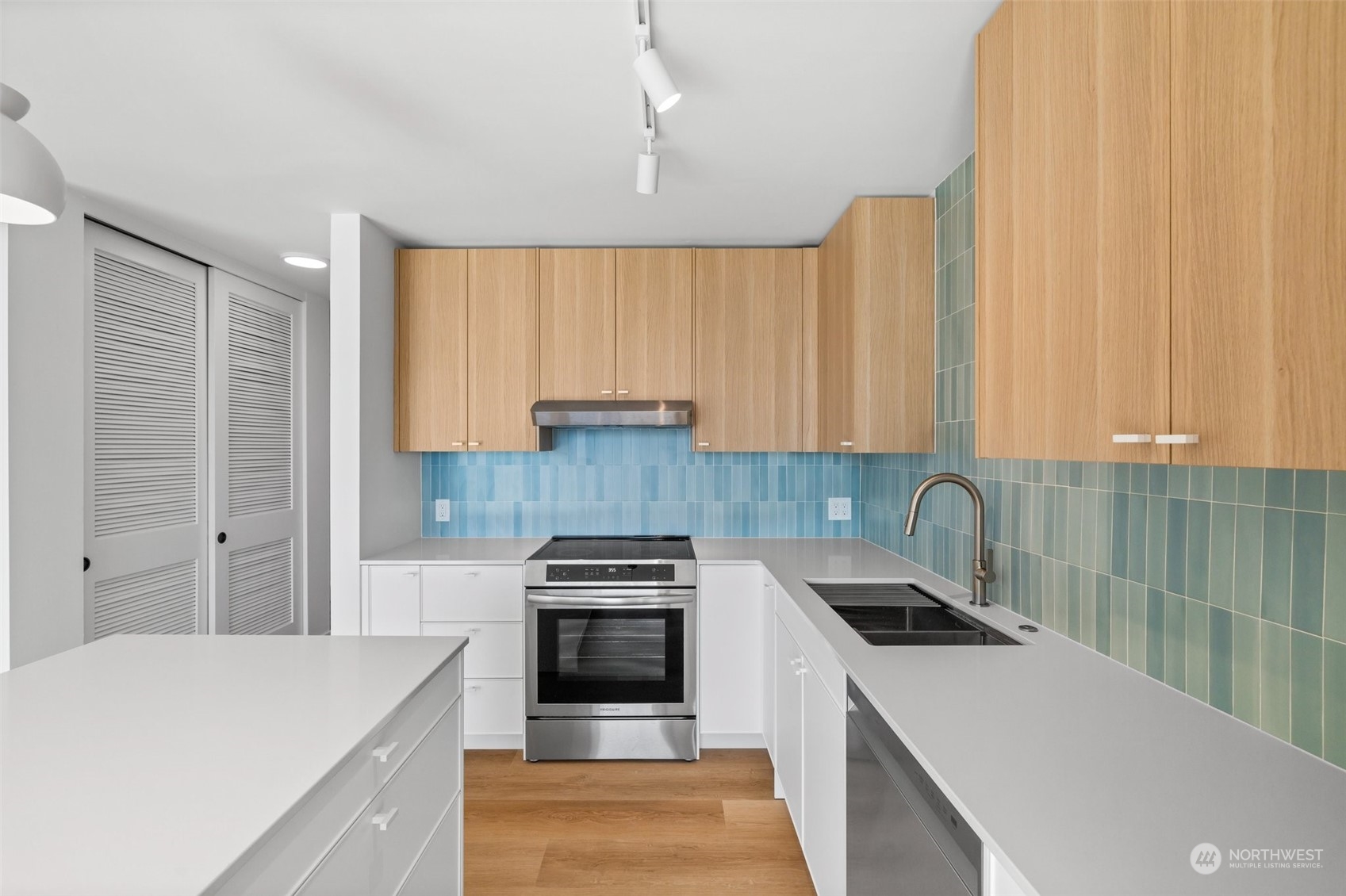 500 W Olympic Place Unit: 404