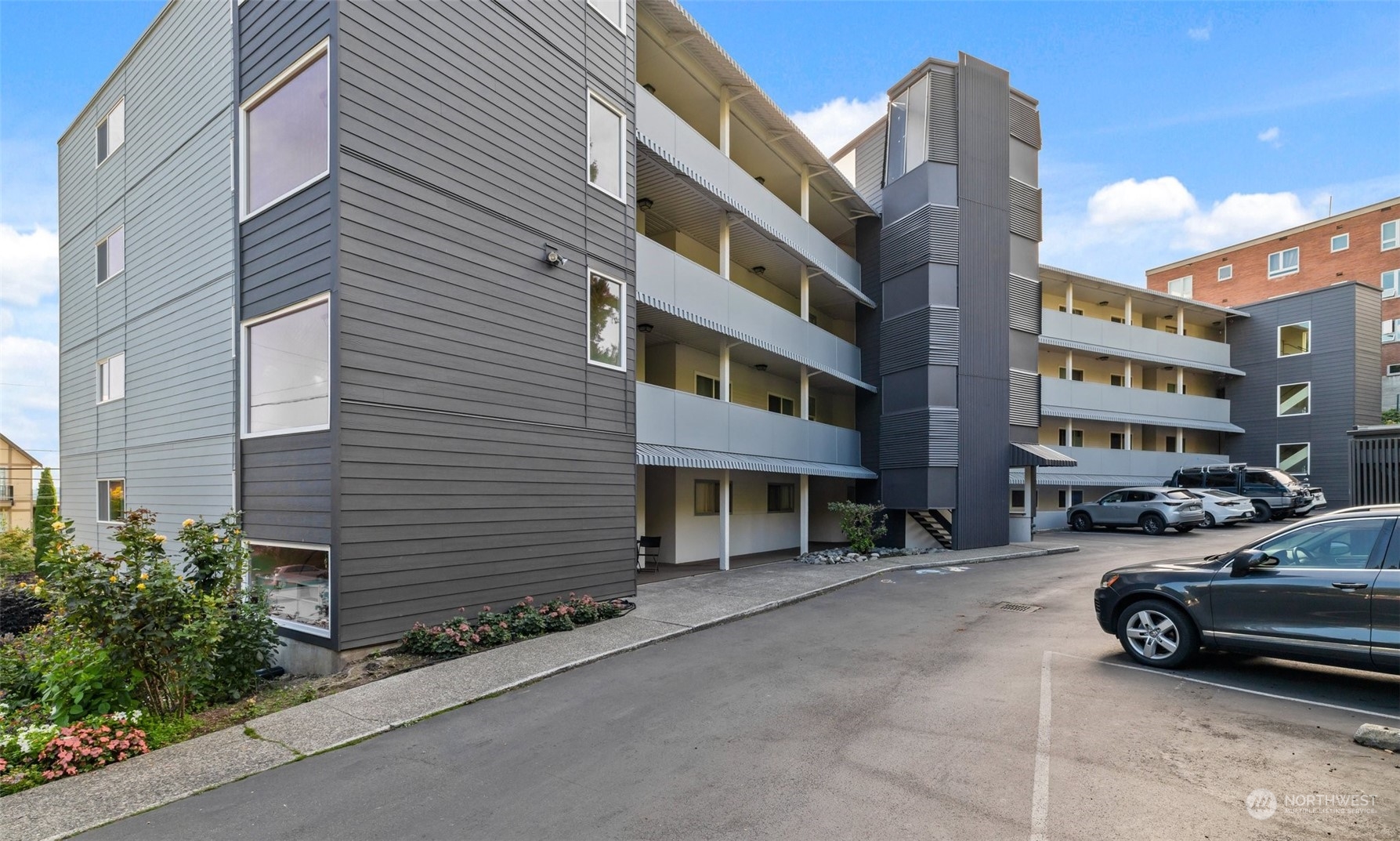 500 W Olympic Place Unit: 404