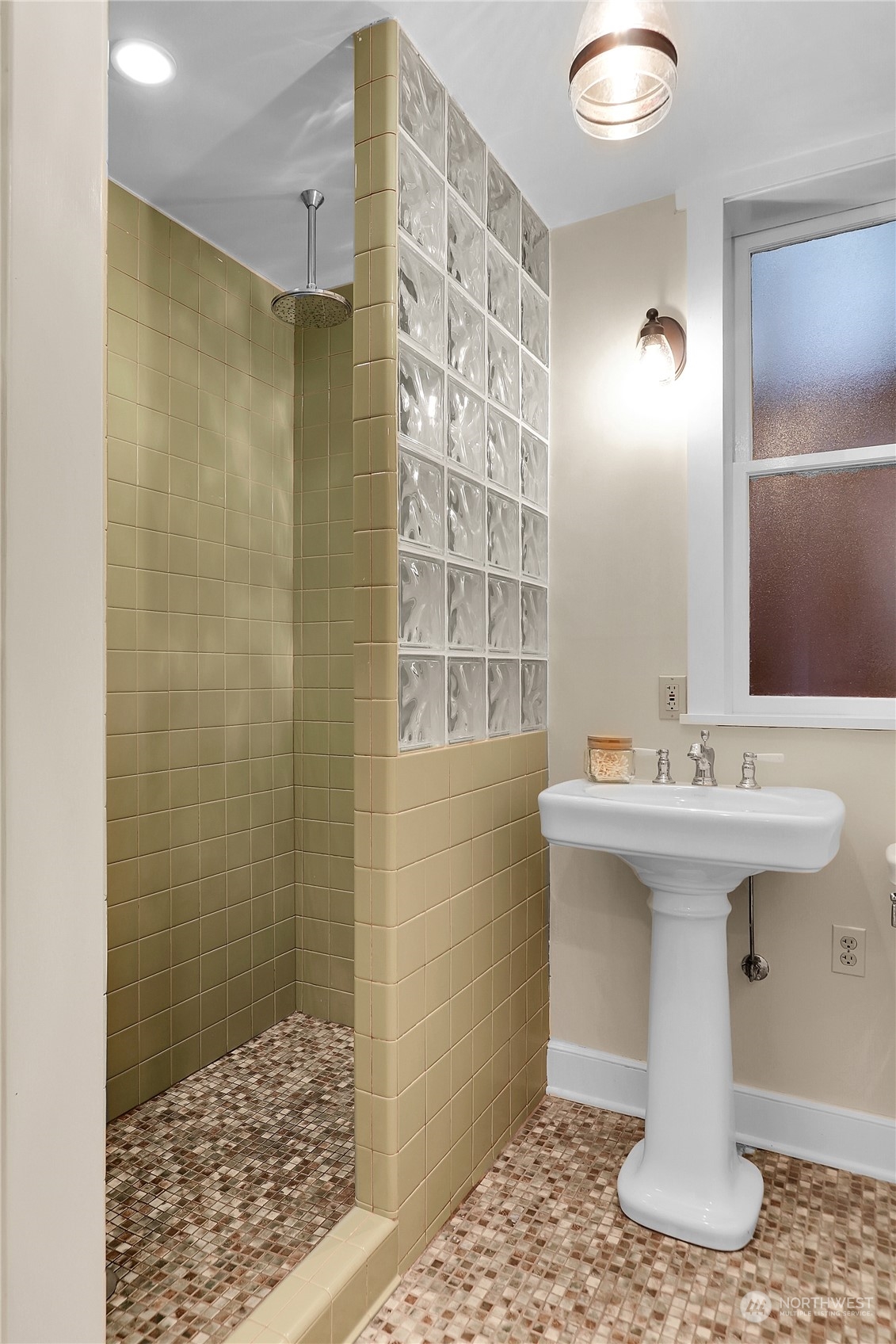 2507 10th Avenue W