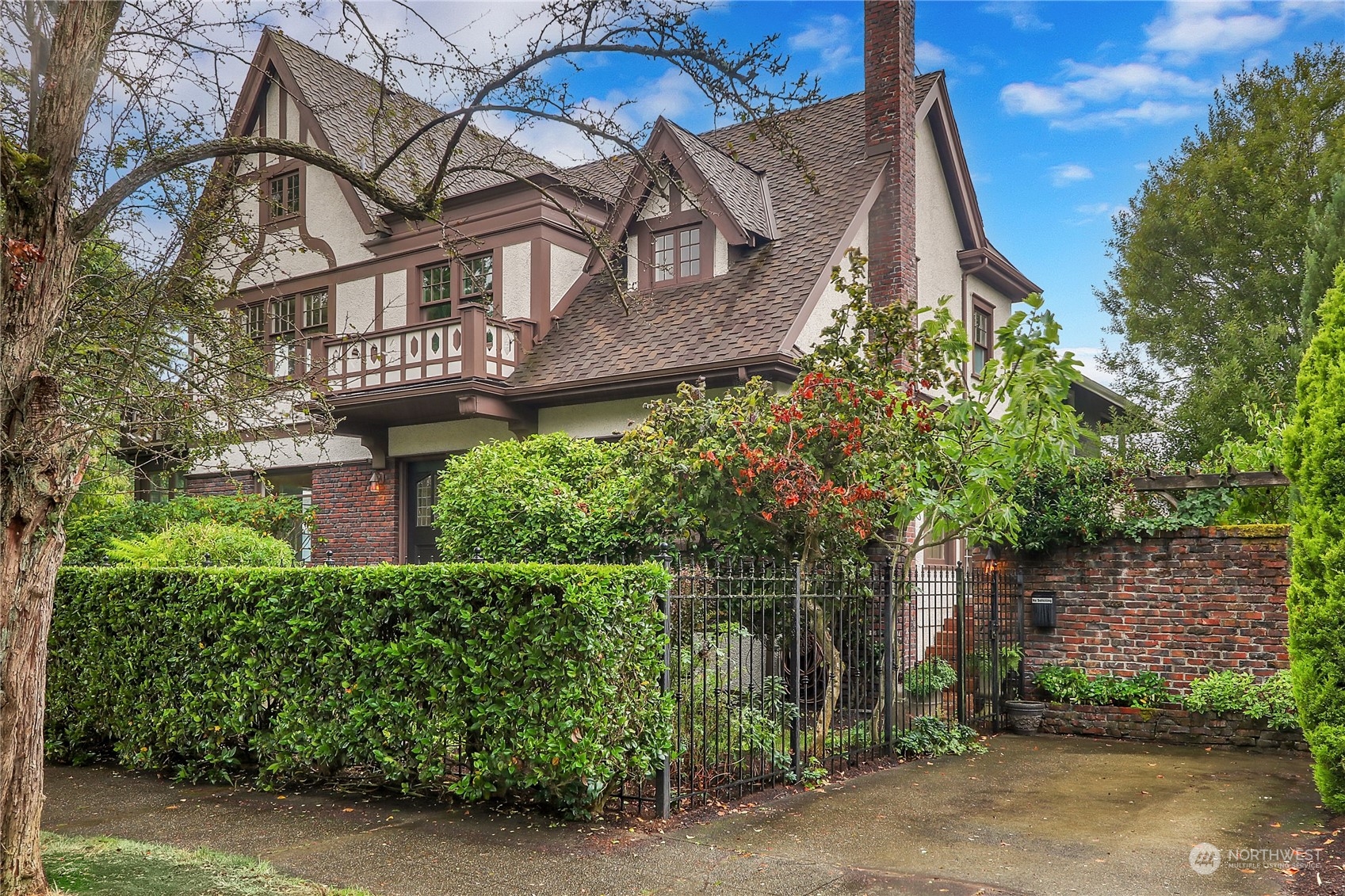 2507 10th Avenue W