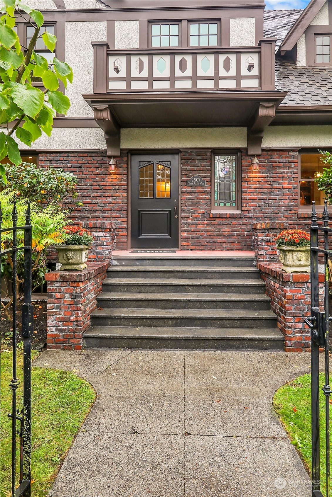 2507 10th Avenue W
