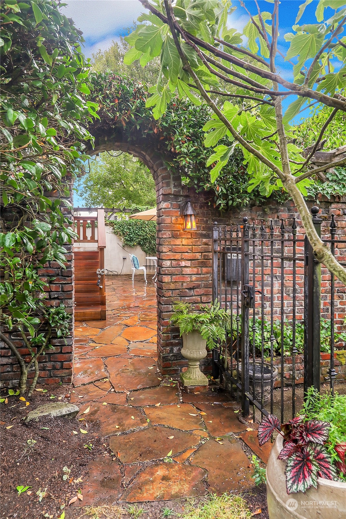 2507 10th Avenue W