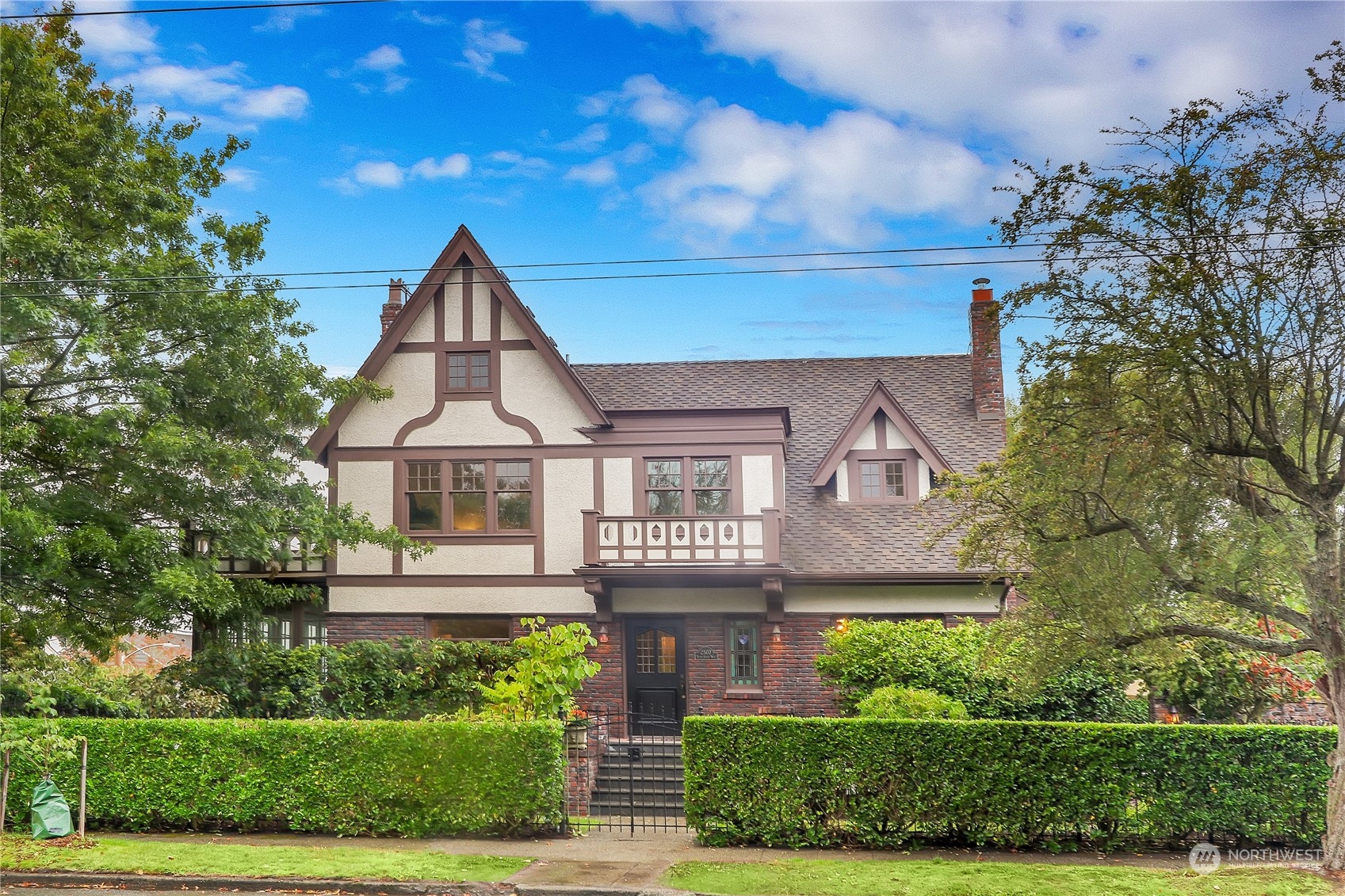 2507 10th Avenue W