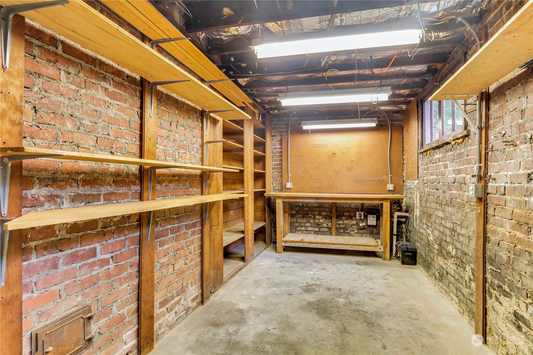 2507 10th Avenue W