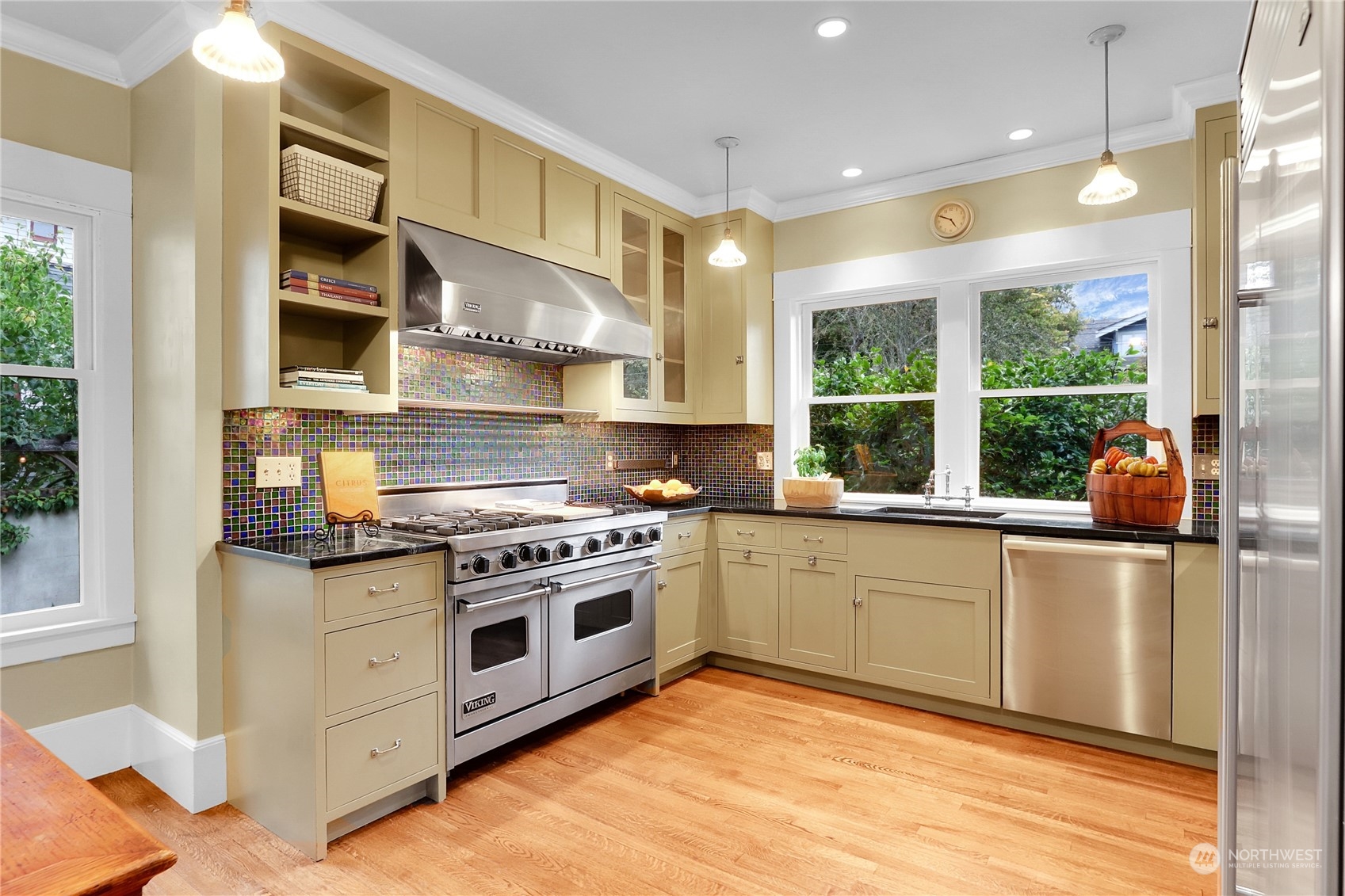 2507 10th Avenue W