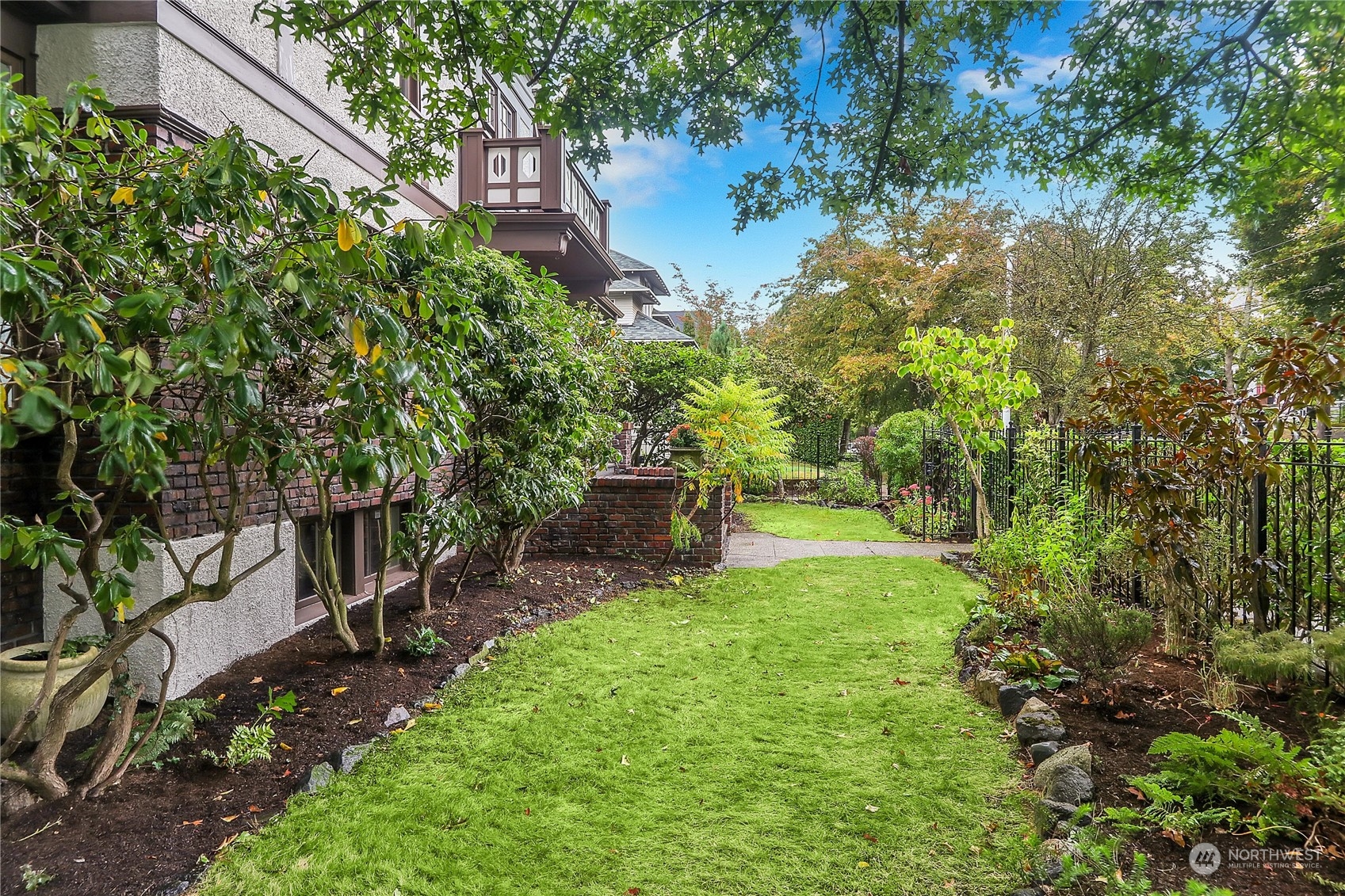 2507 10th Avenue W