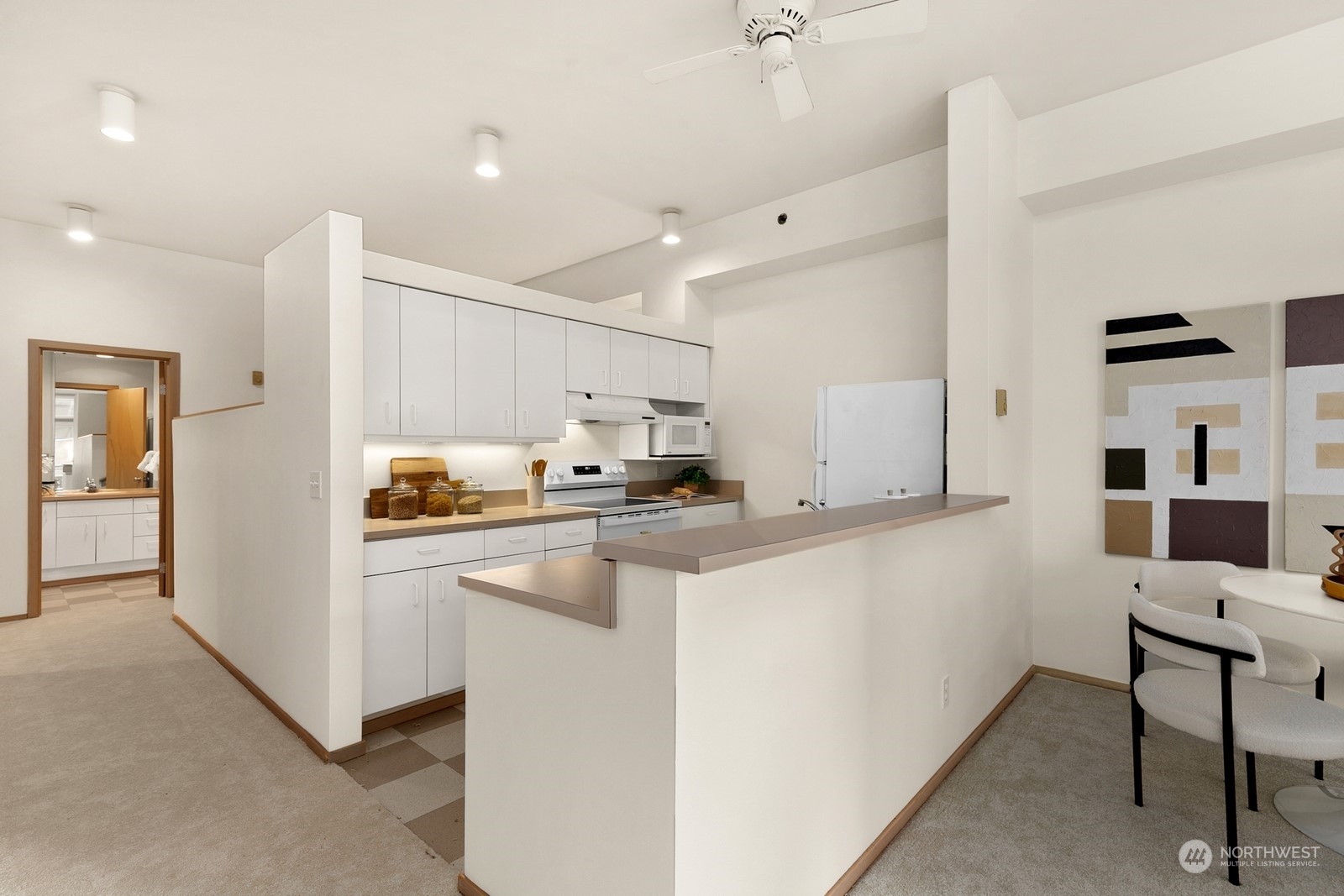 2030 Western Avenue Unit: 407