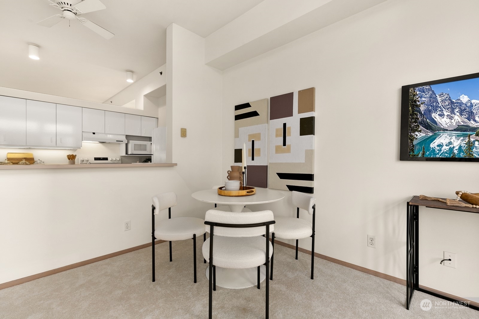 2030 Western Avenue Unit: 407