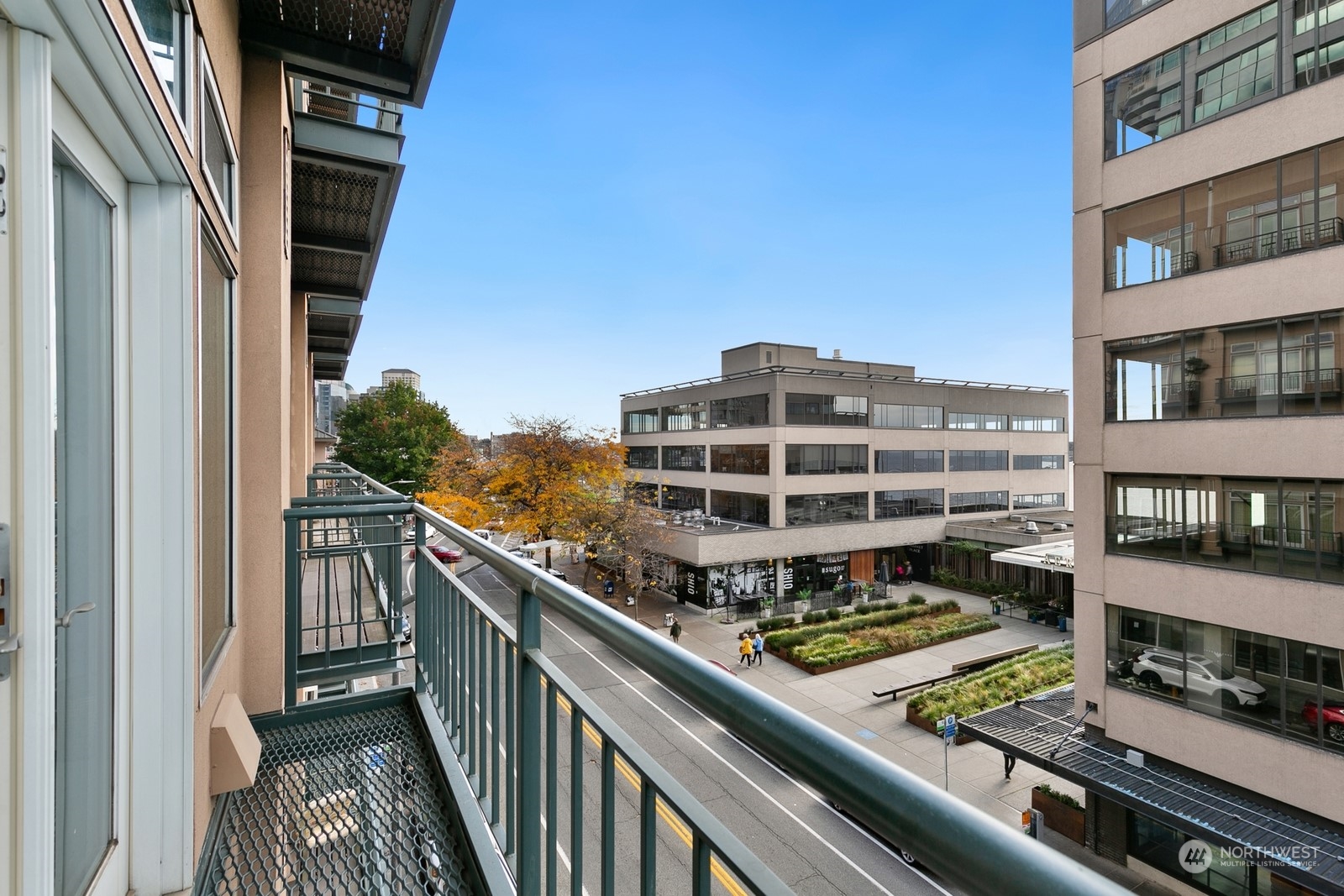 2030 Western Avenue Unit: 407