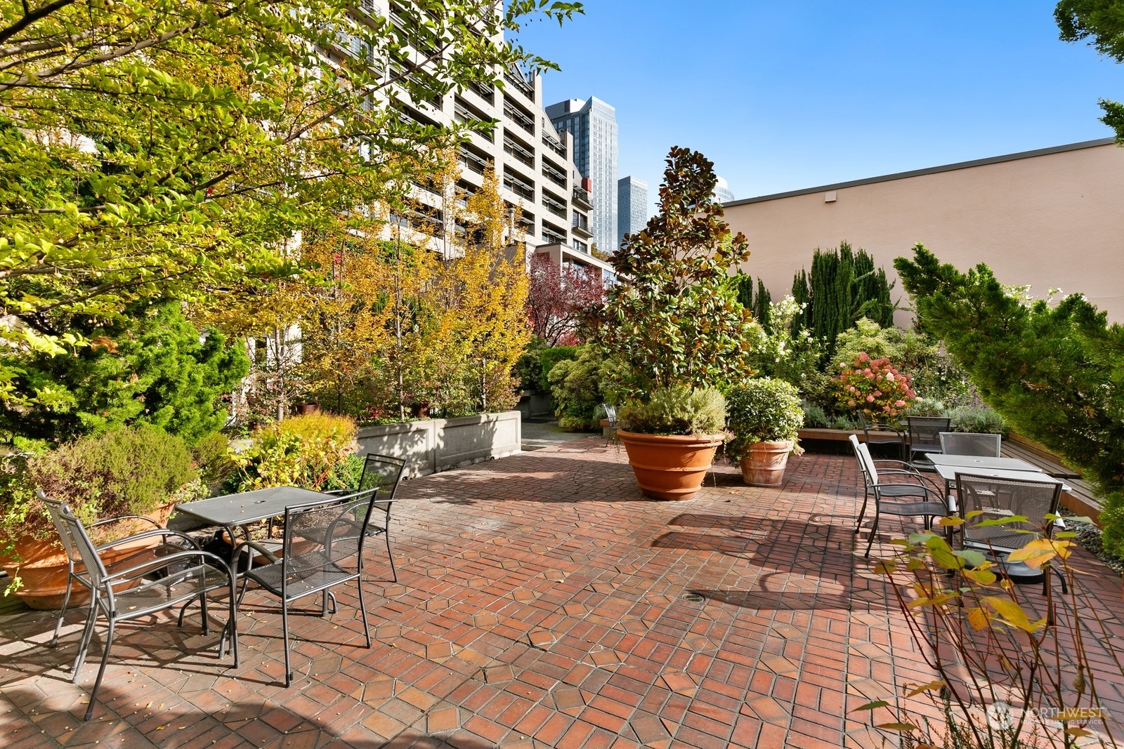 2030 Western Avenue Unit: 407