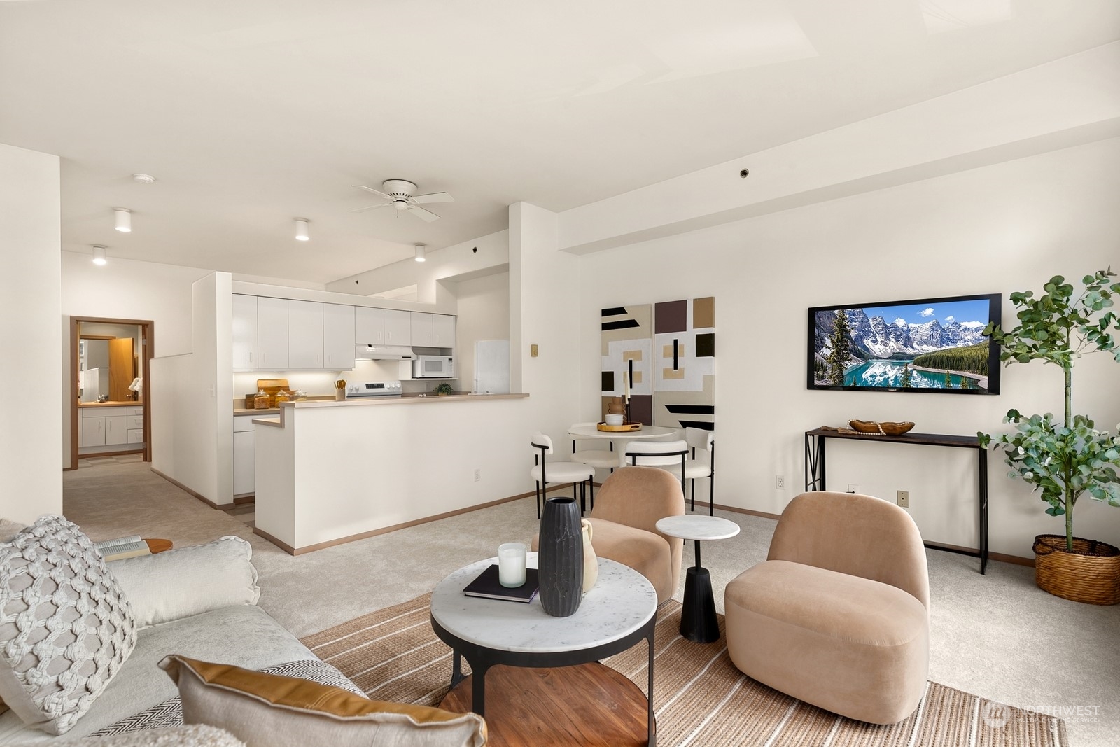 2030 Western Avenue Unit: 407