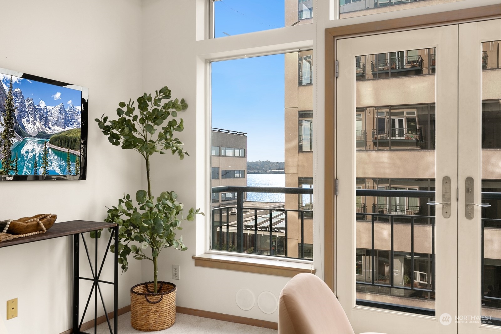 2030 Western Avenue Unit: 407