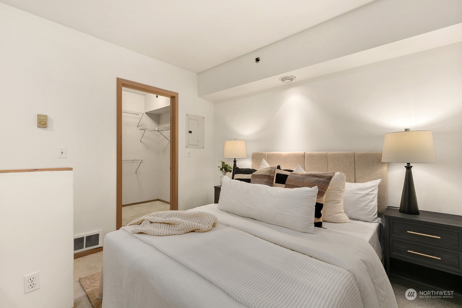 2030 Western Avenue Unit: 407