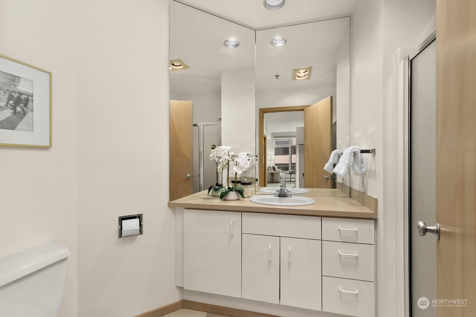 2030 Western Avenue Unit: 407