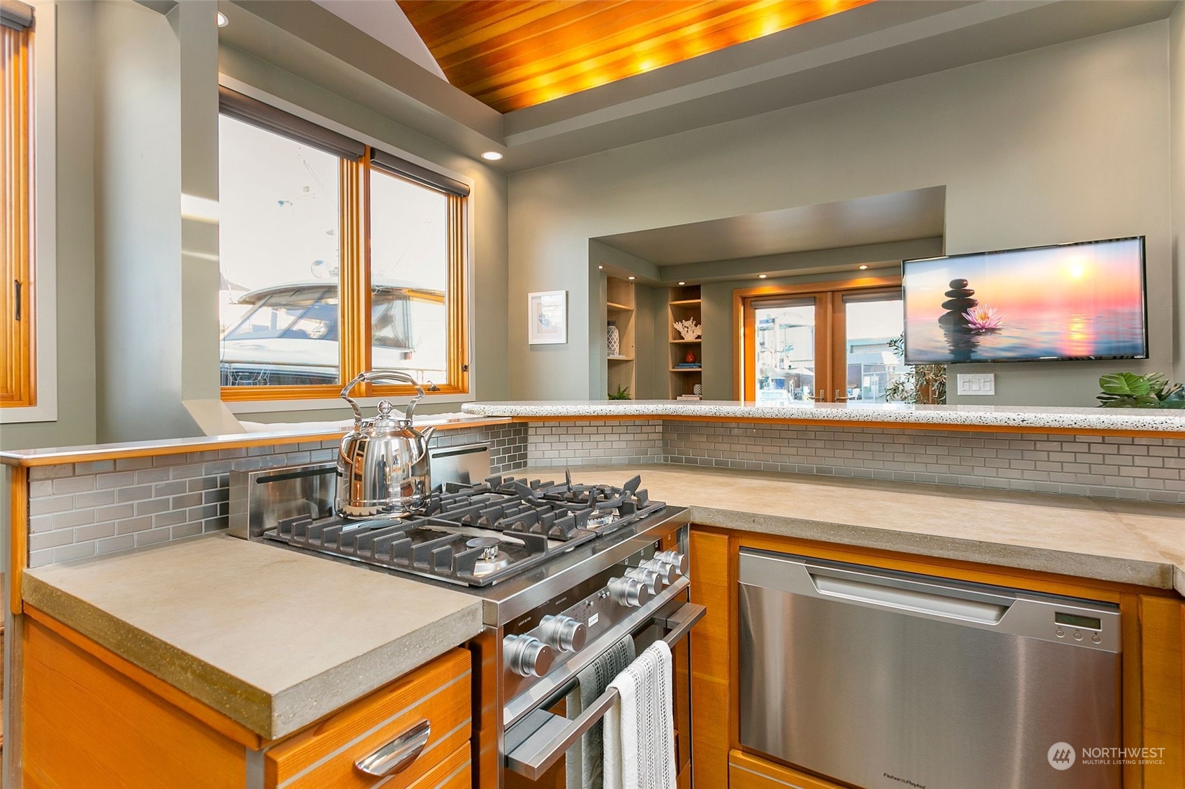 2401 N Northlake Way Unit: G7