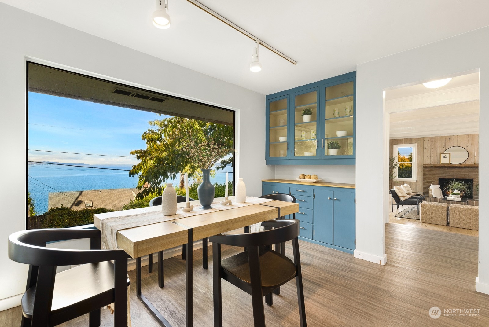 3245 NW Esplanade