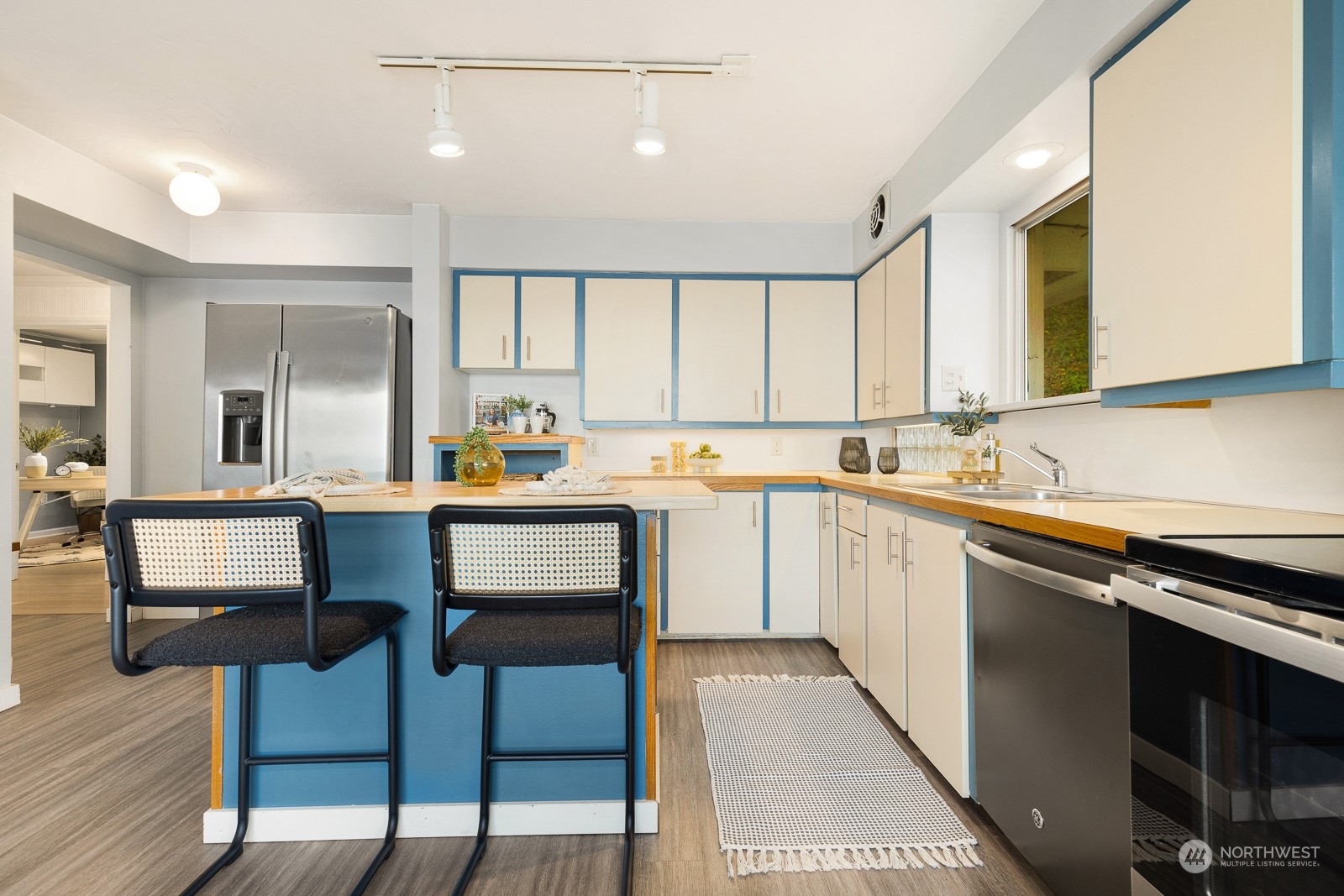 3245 NW Esplanade