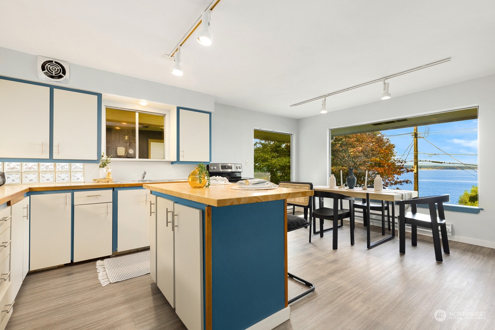 3245 NW Esplanade