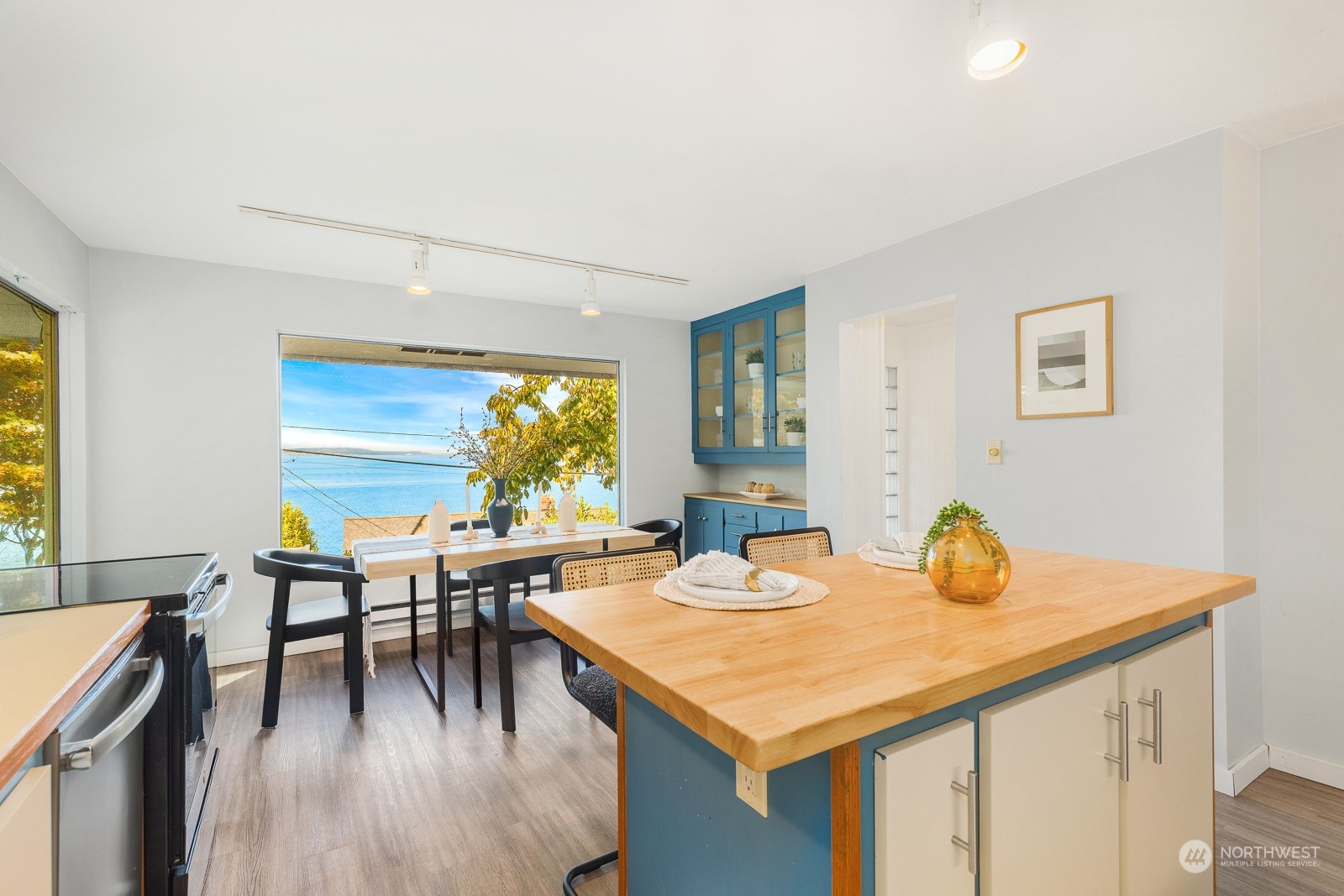 3245 NW Esplanade