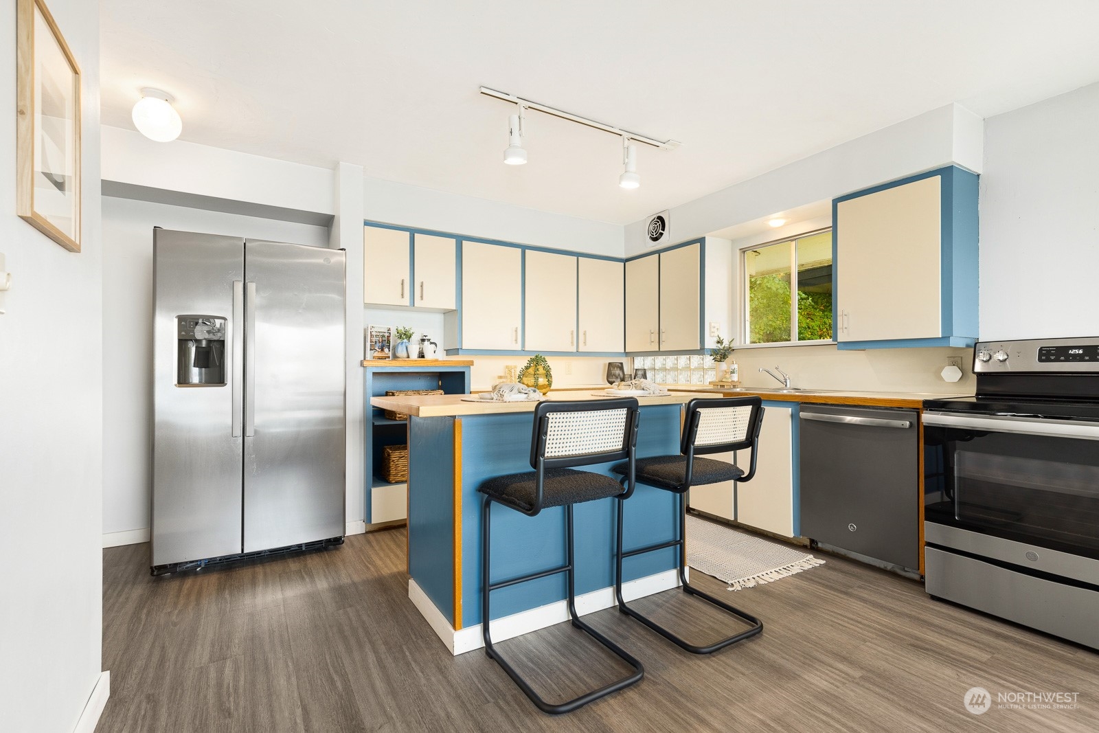 3245 NW Esplanade