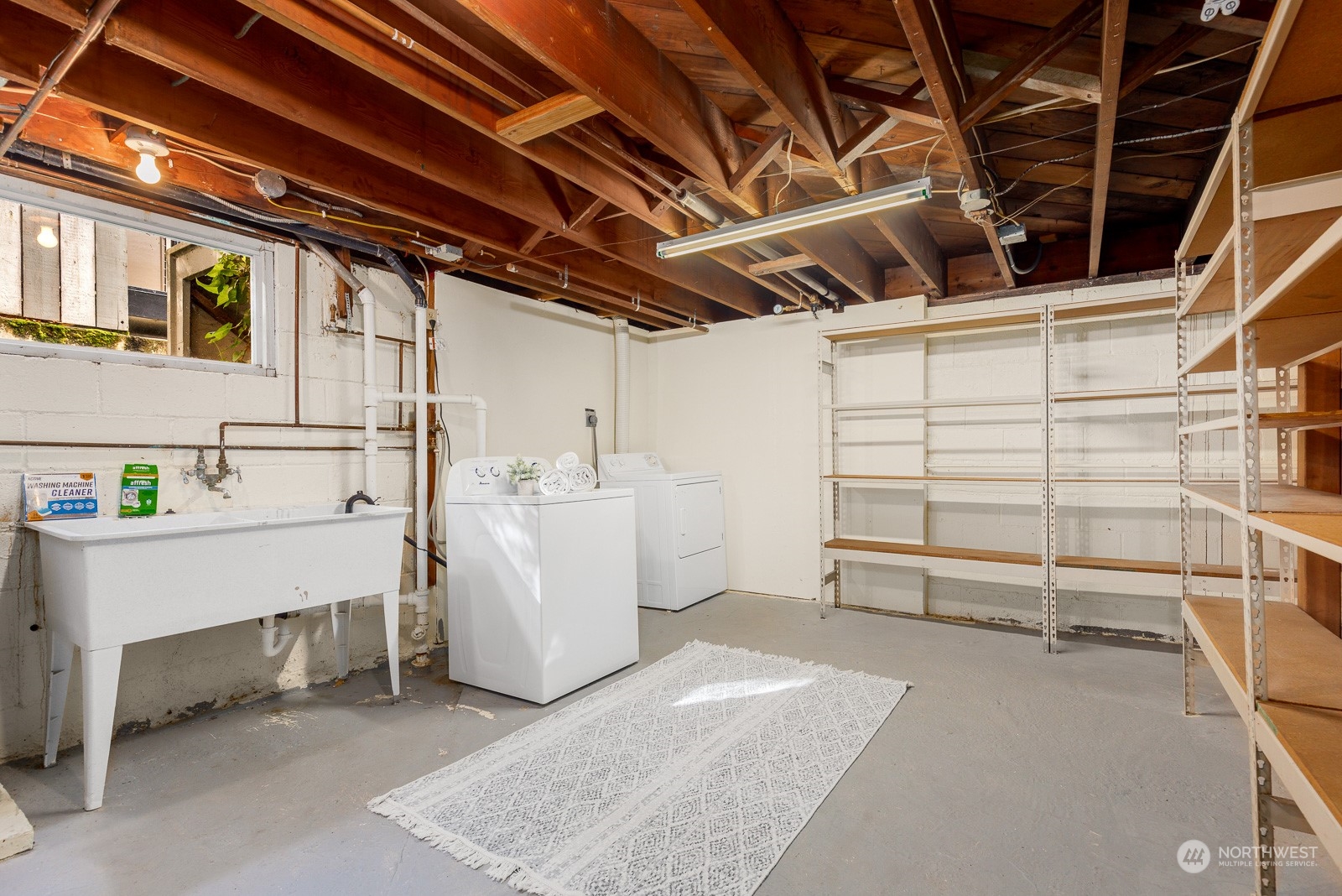 3245 NW Esplanade