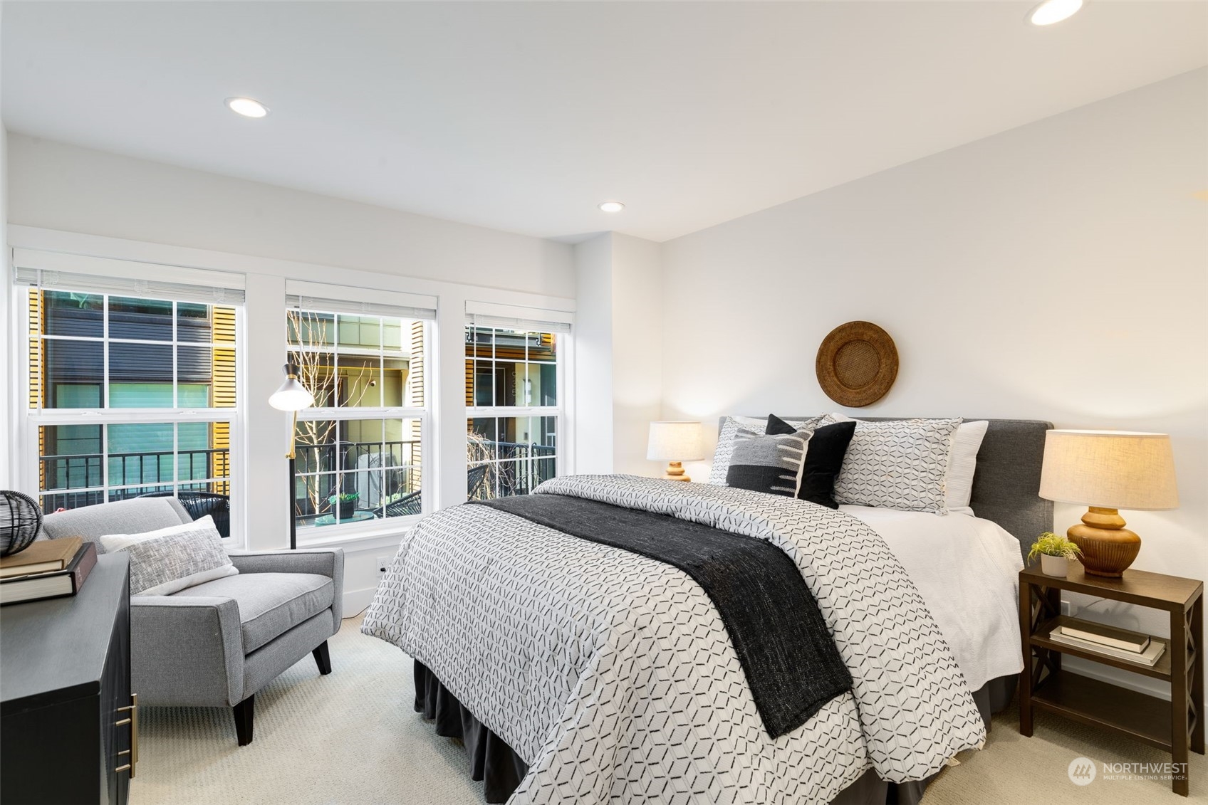 927 W McGraw Street Unit: 38