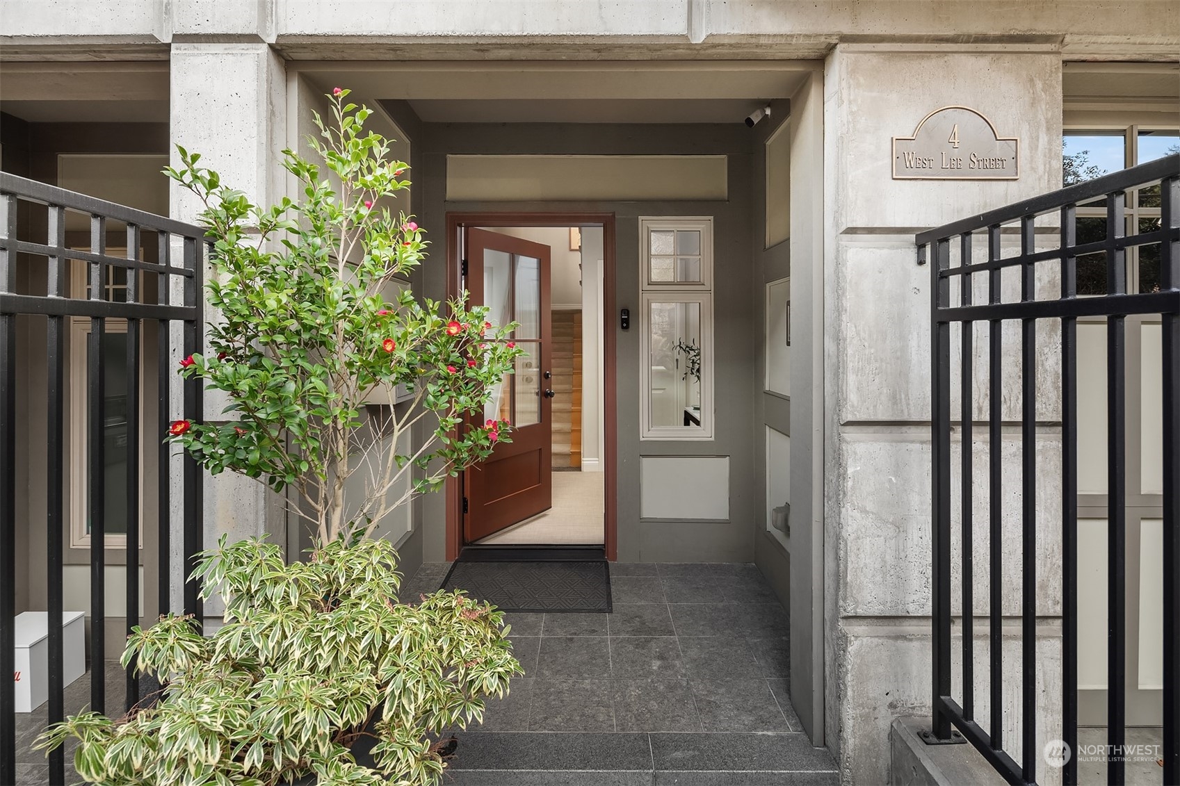 4 W Lee Street
