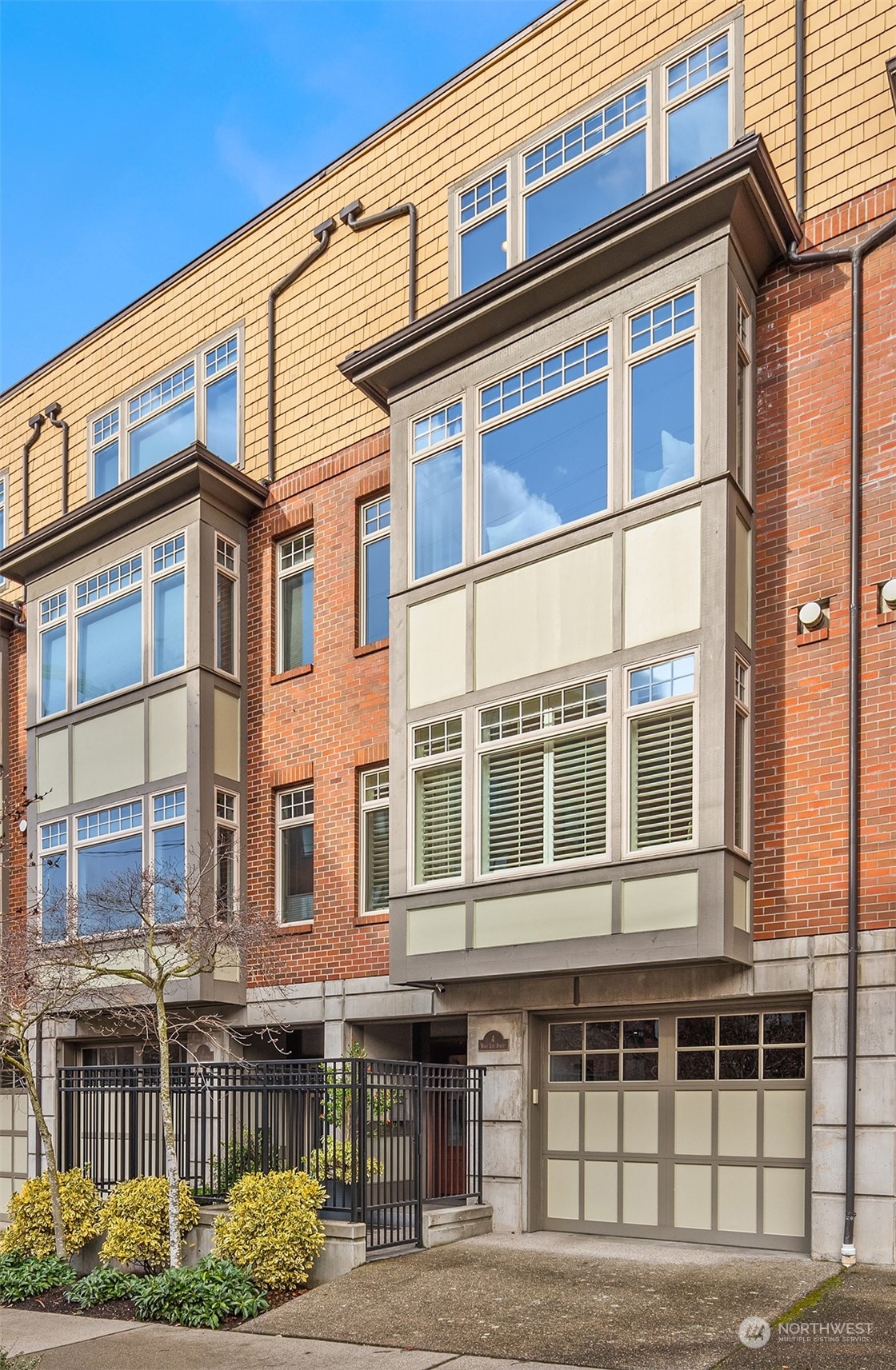 4 W Lee Street