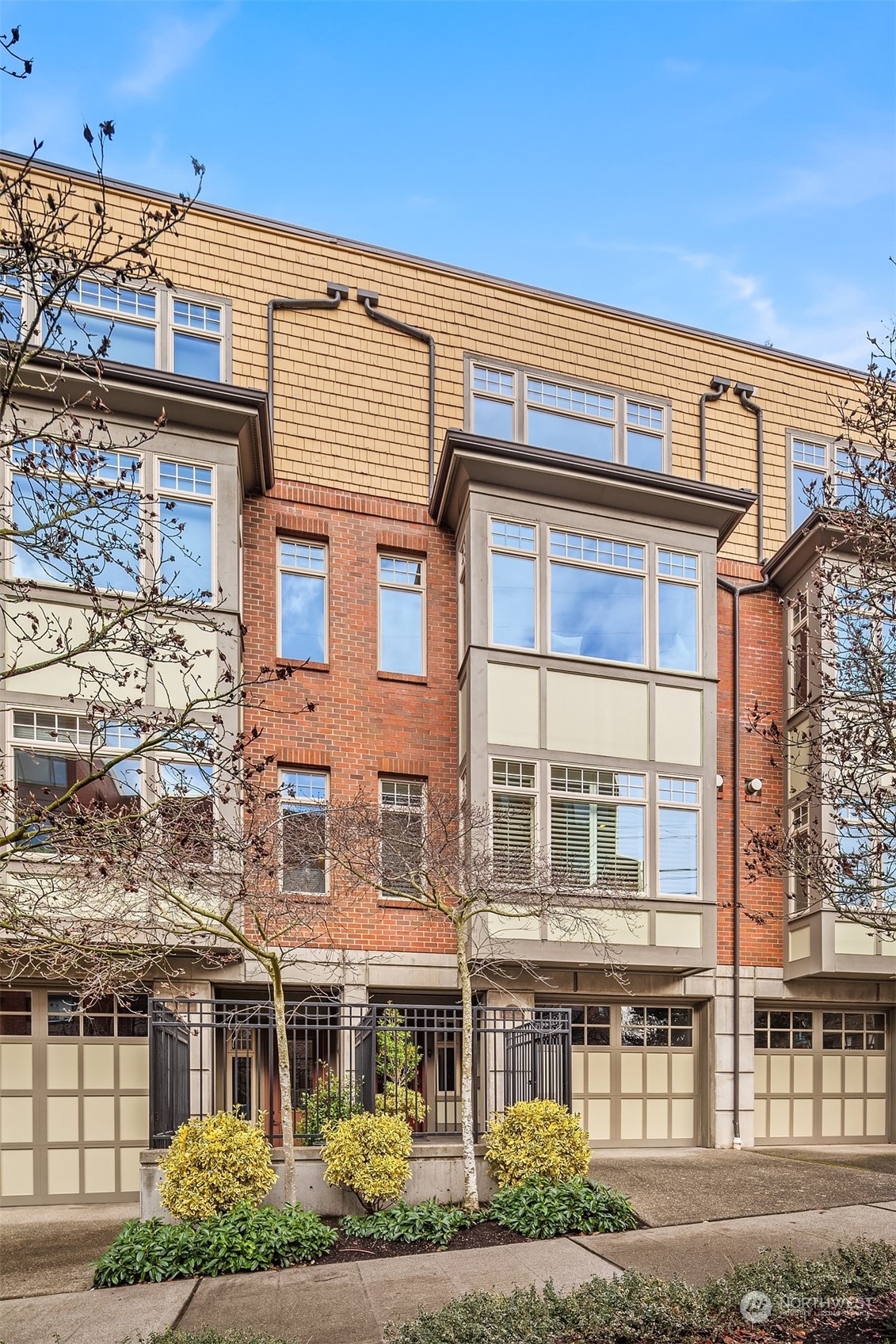 4 W Lee Street