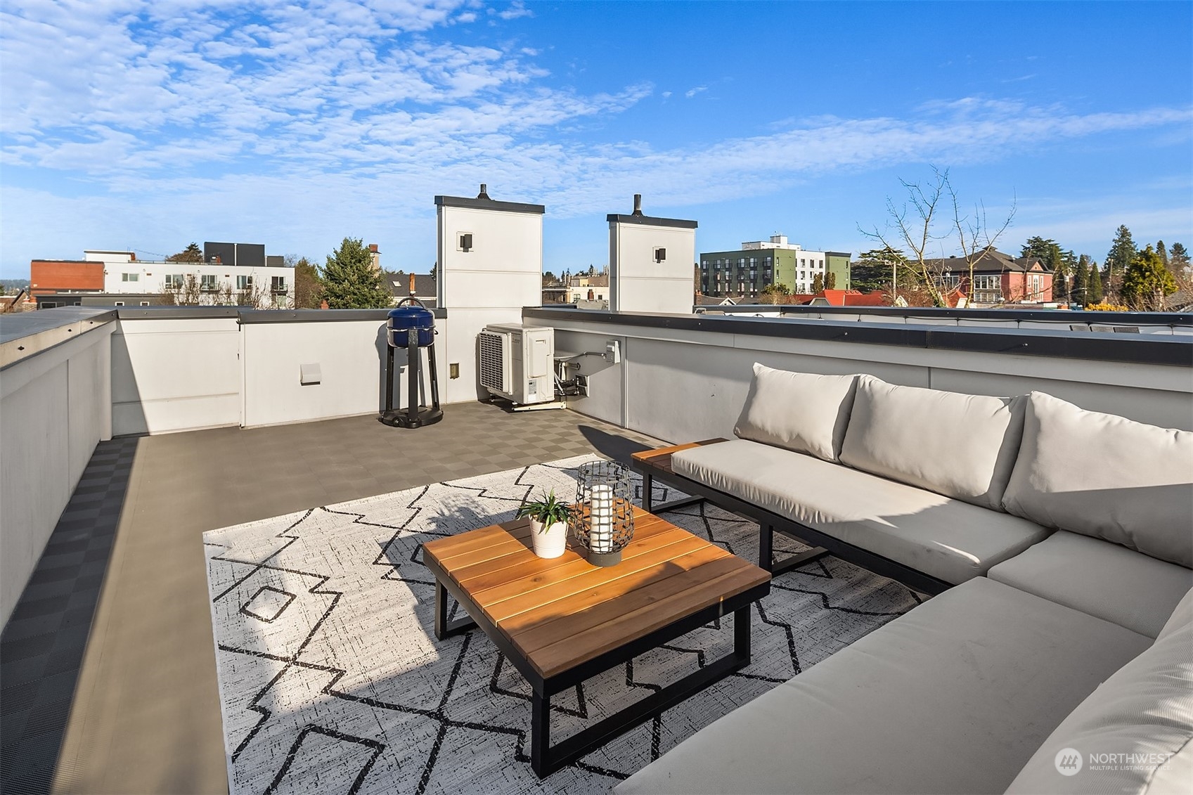4332 Woodlawn Avenue N Unit: B