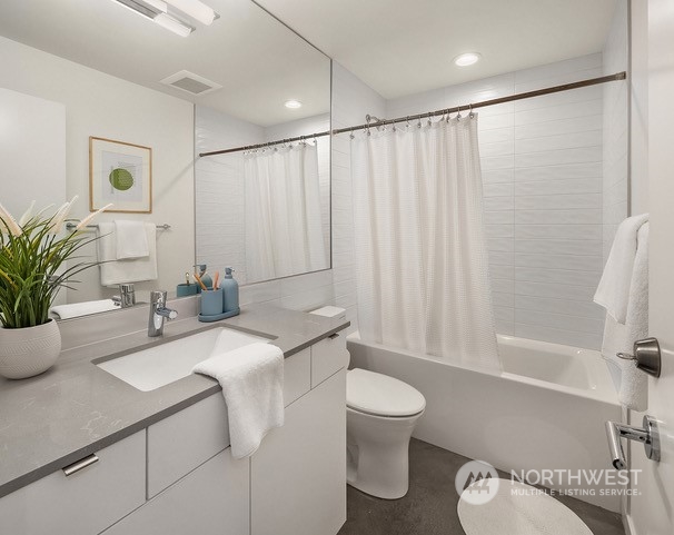 4332 Woodlawn Avenue N Unit: B