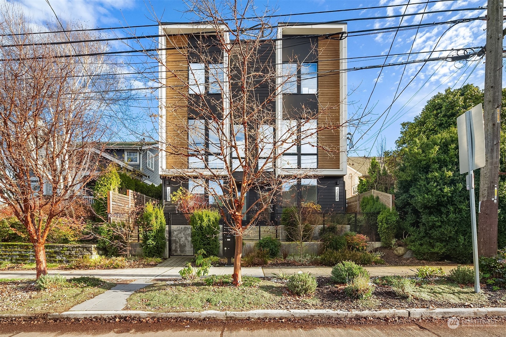 4332 Woodlawn Avenue N Unit: B