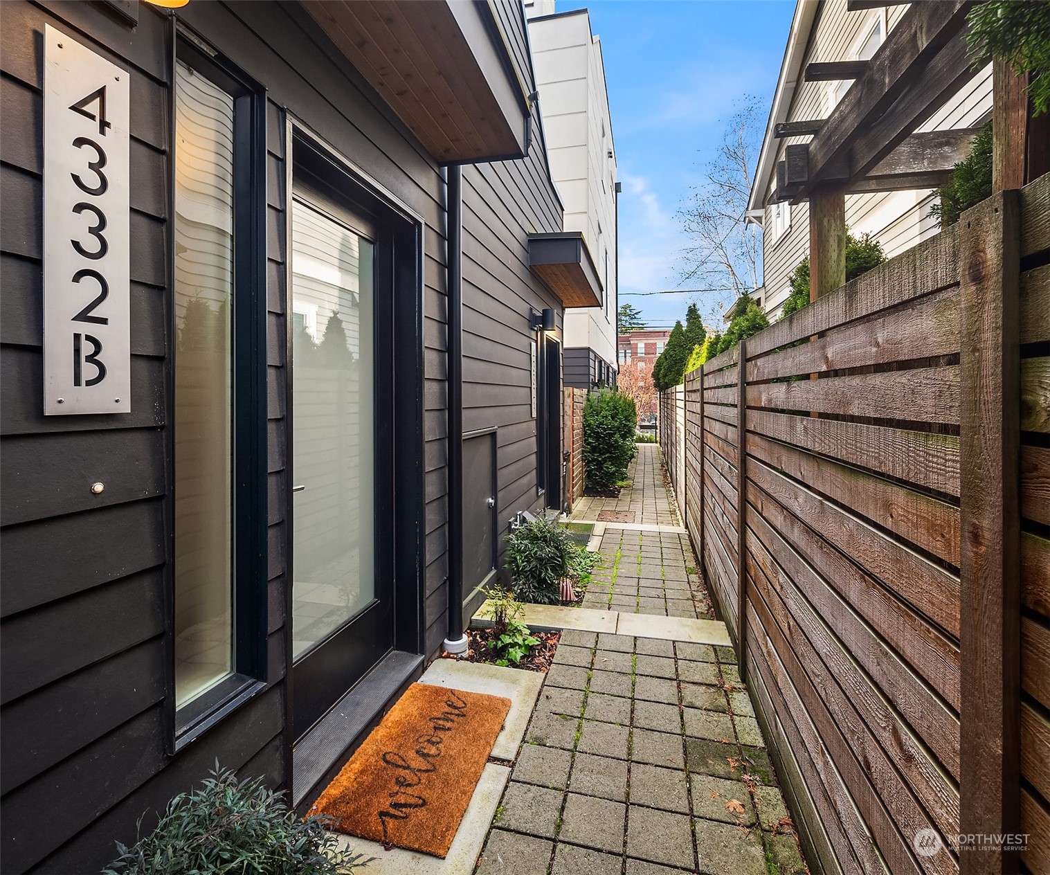 4332 Woodlawn Avenue N Unit: B