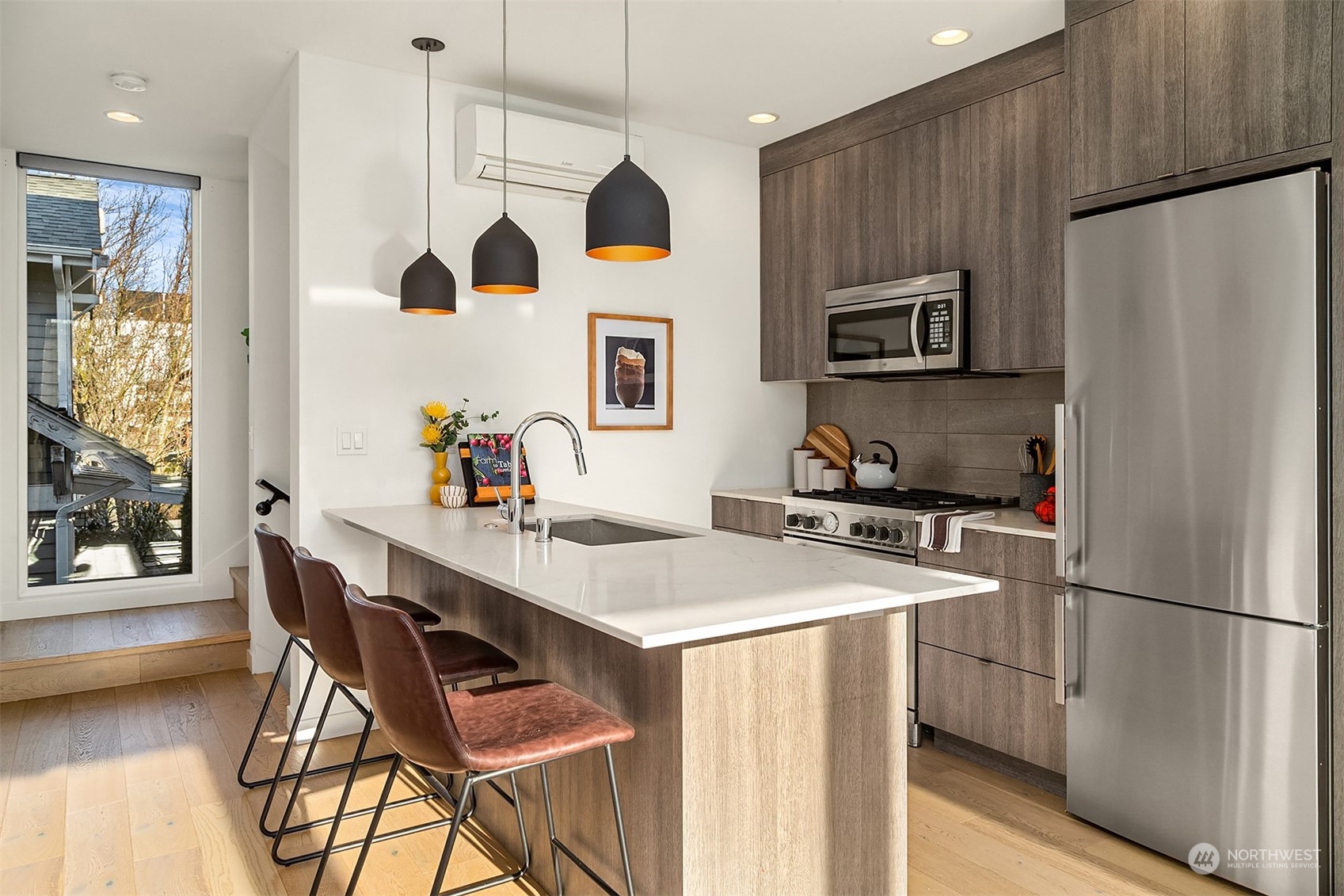4332 Woodlawn Avenue N Unit: B