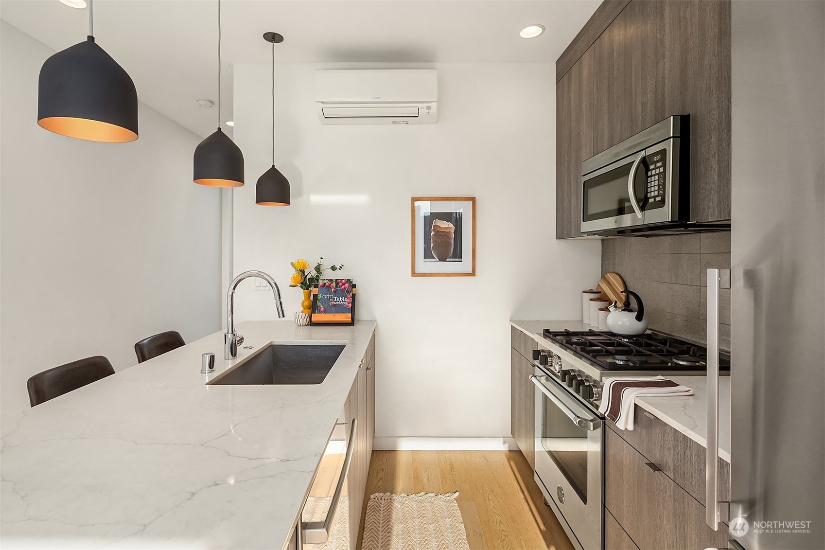 4332 Woodlawn Avenue N Unit: B
