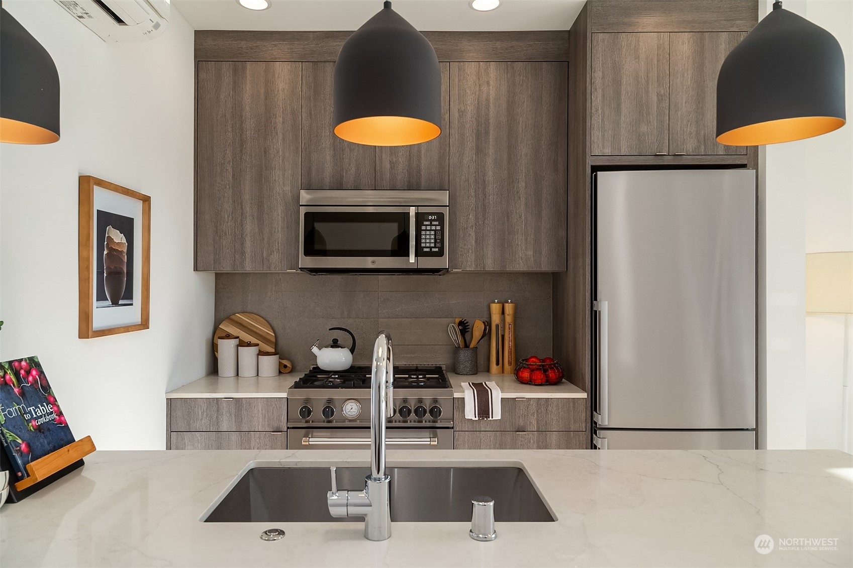 4332 Woodlawn Avenue N Unit: B