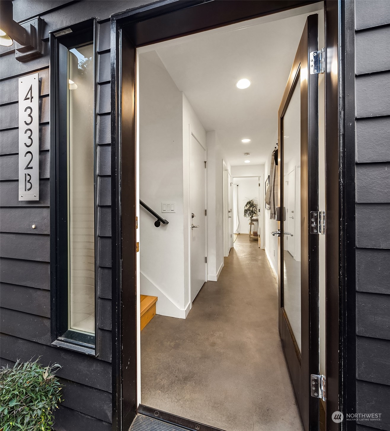 4332 Woodlawn Avenue N Unit: B