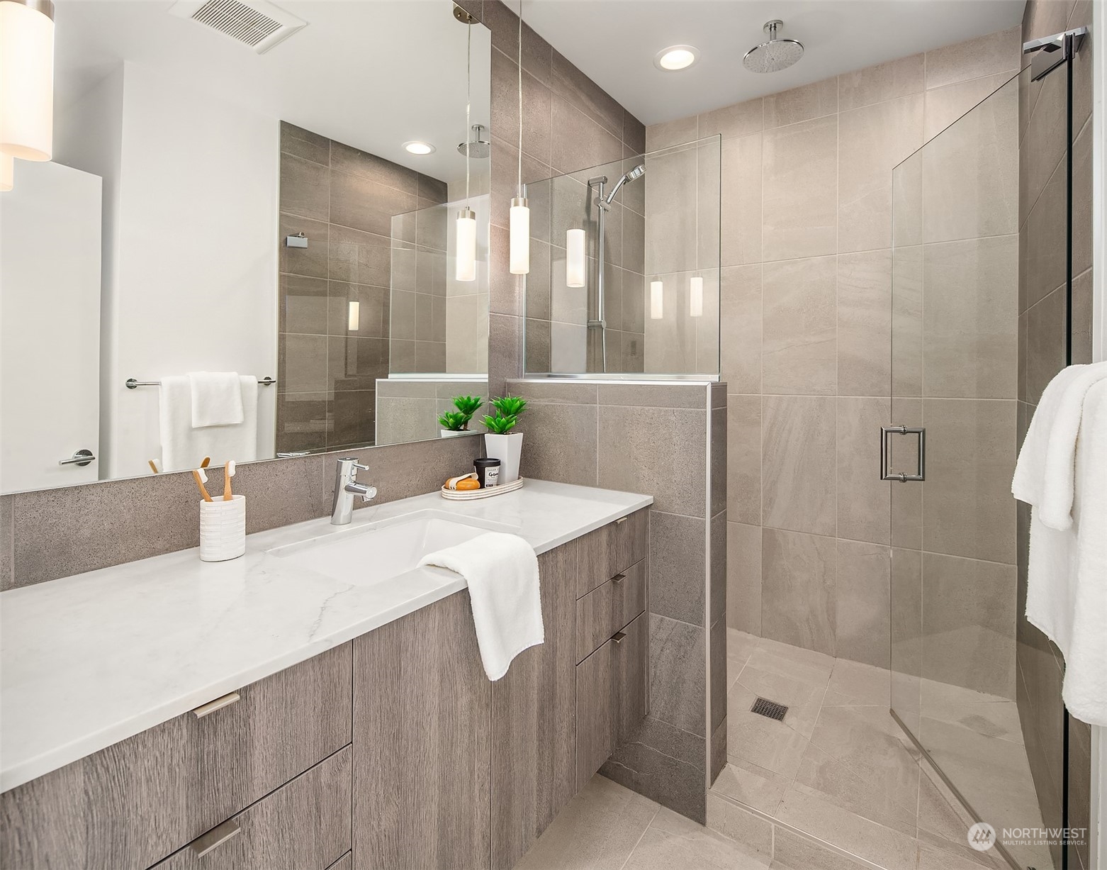 4332 Woodlawn Avenue N Unit: B