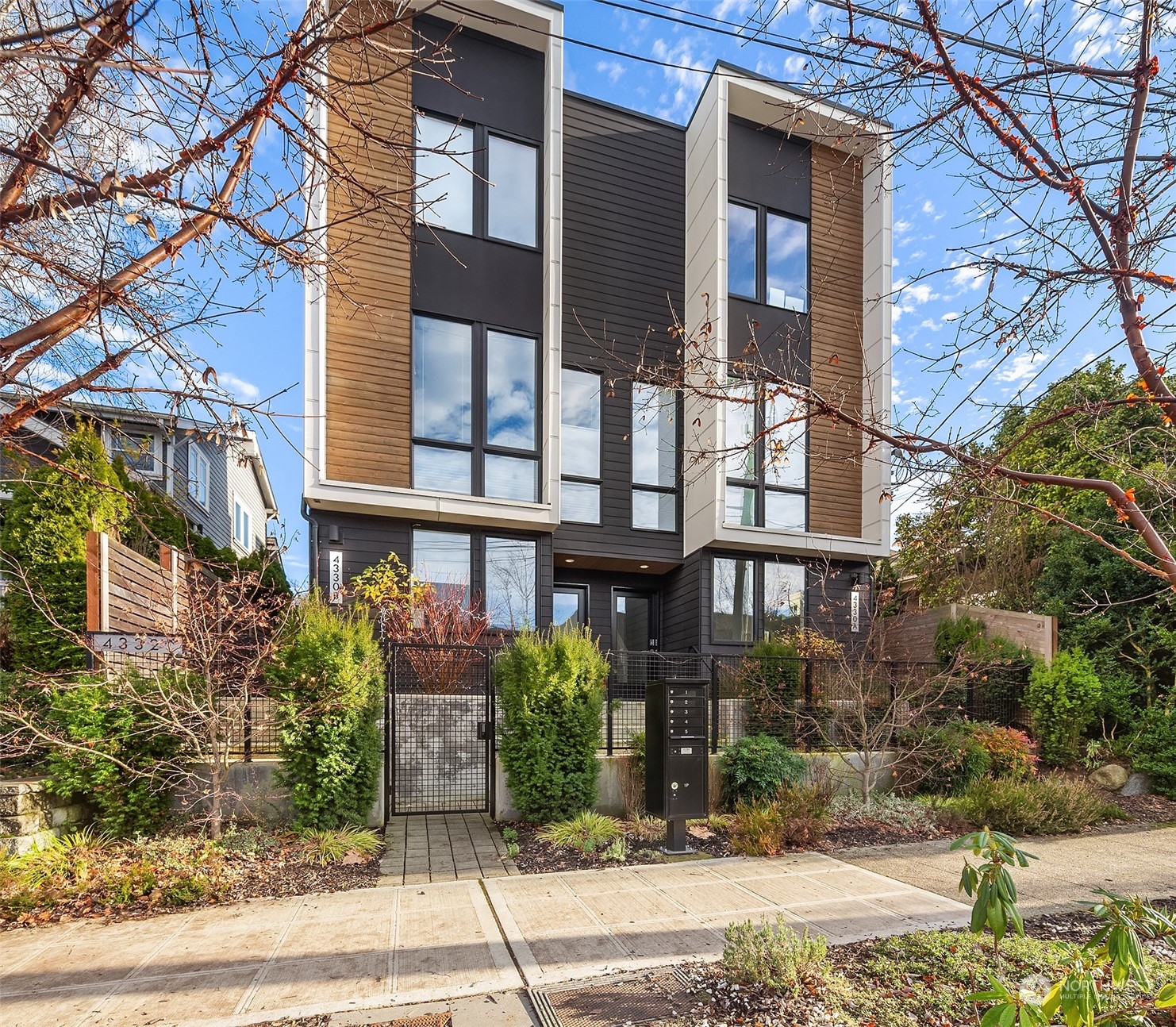 4332 Woodlawn Avenue N Unit: B