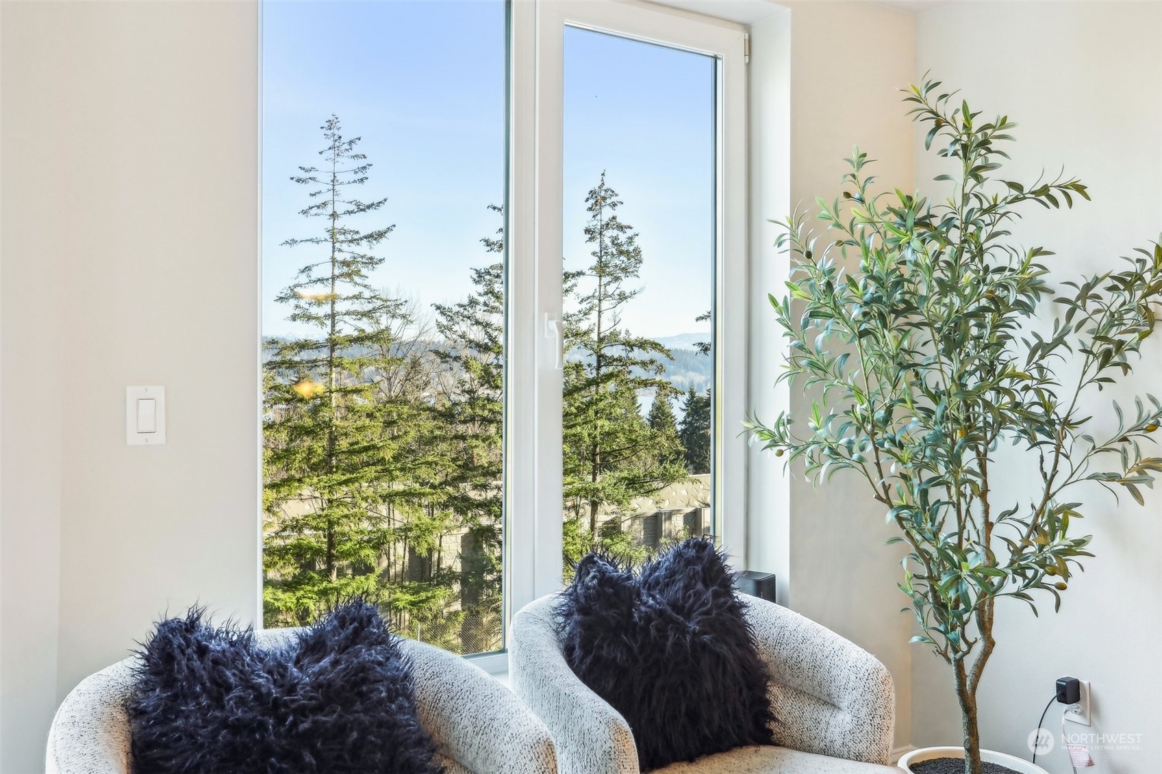 18707 SE Newport Way Unit: 205