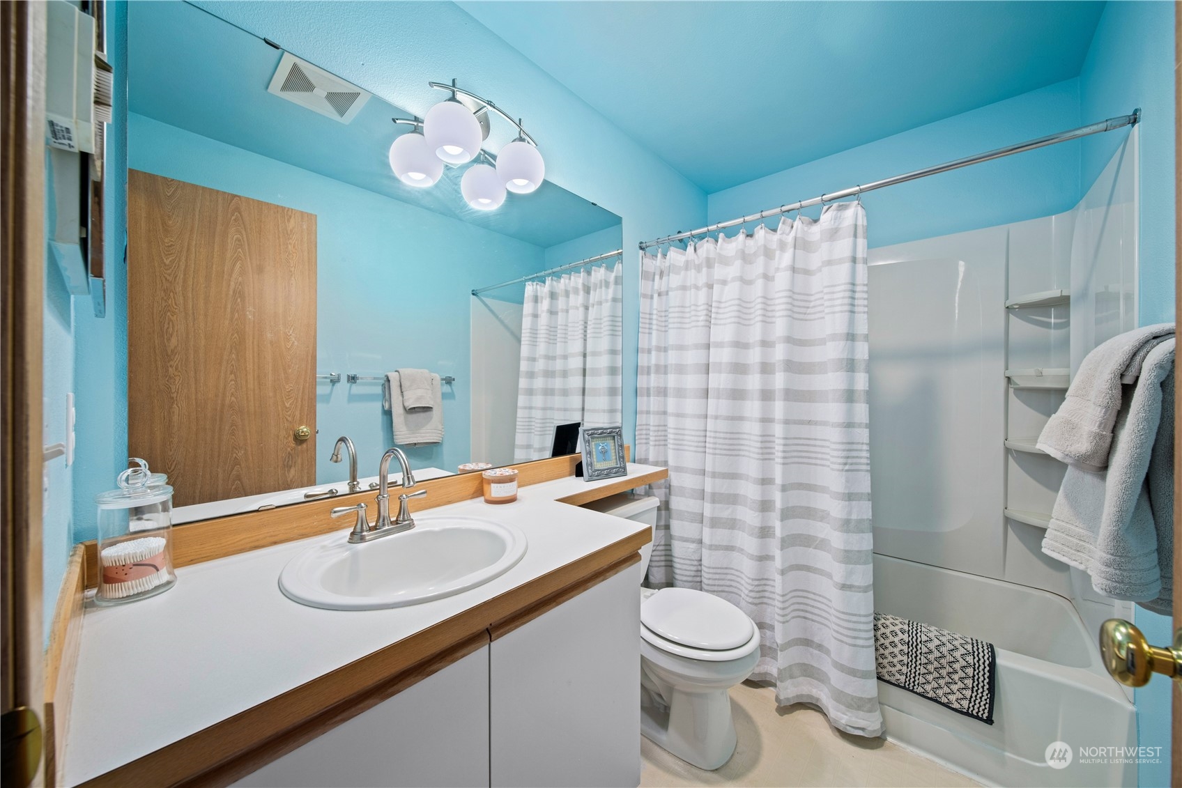 5415 S 234th Street Unit: 6-4