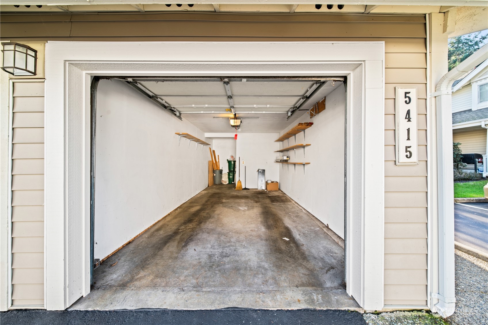 5415 S 234th Street Unit: 6-4