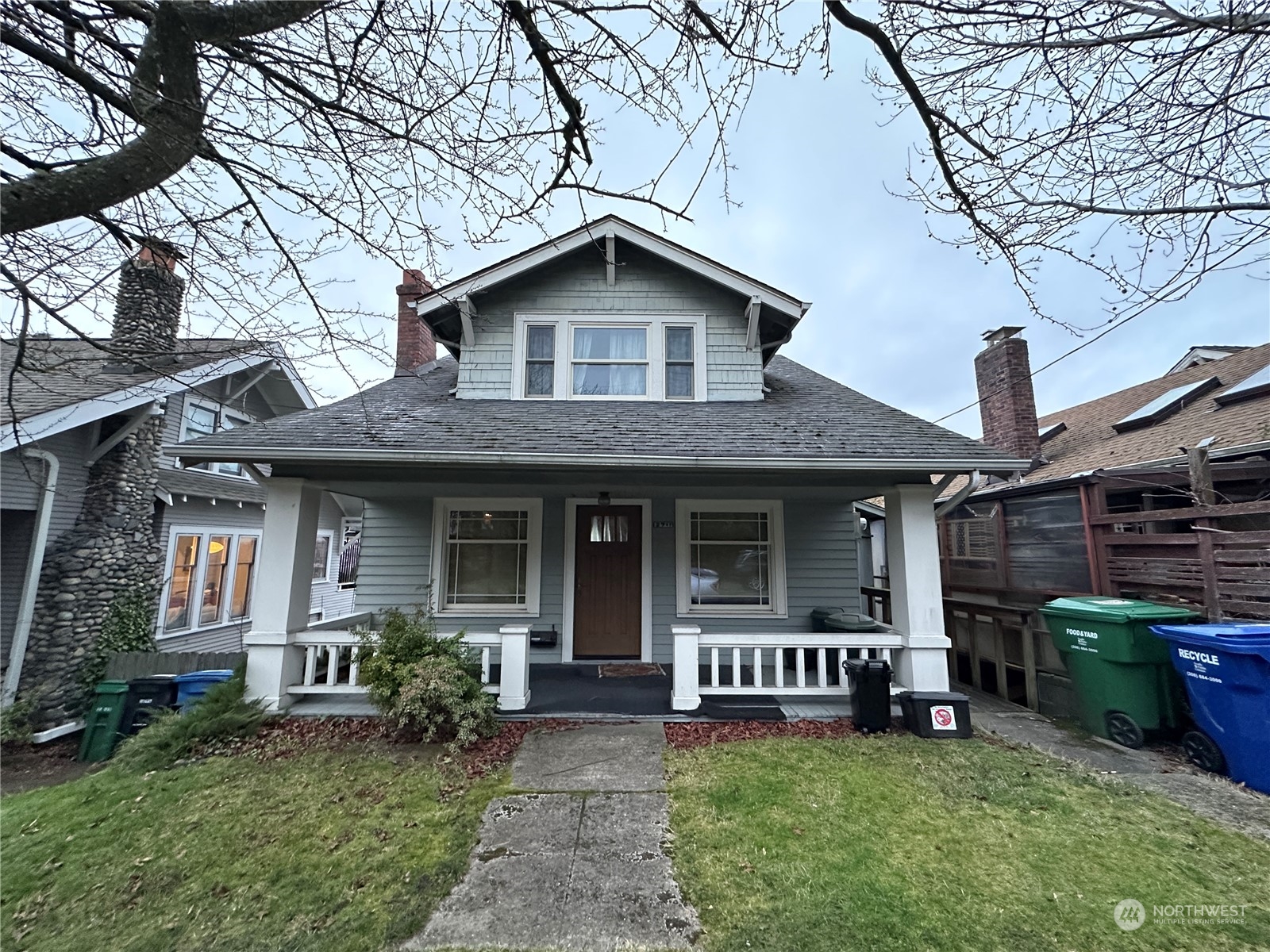 2711 10th Avenue W