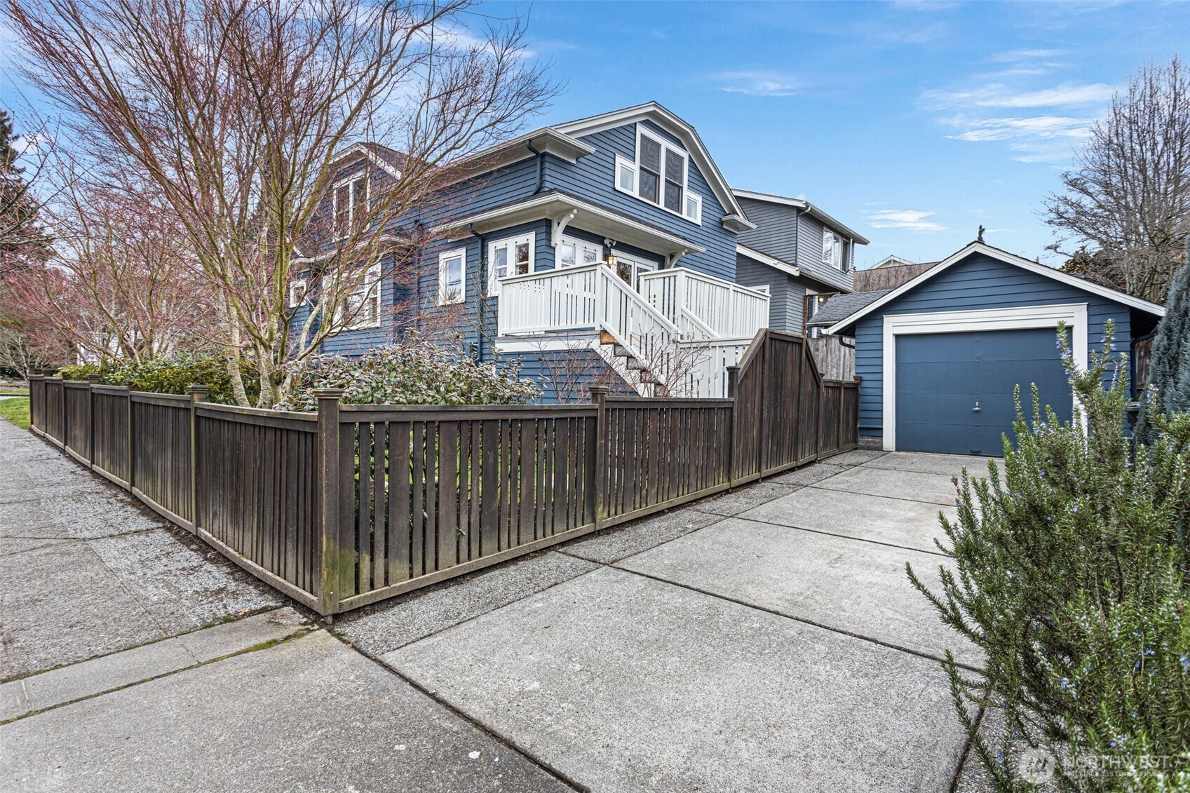 2432 E Calhoun Street