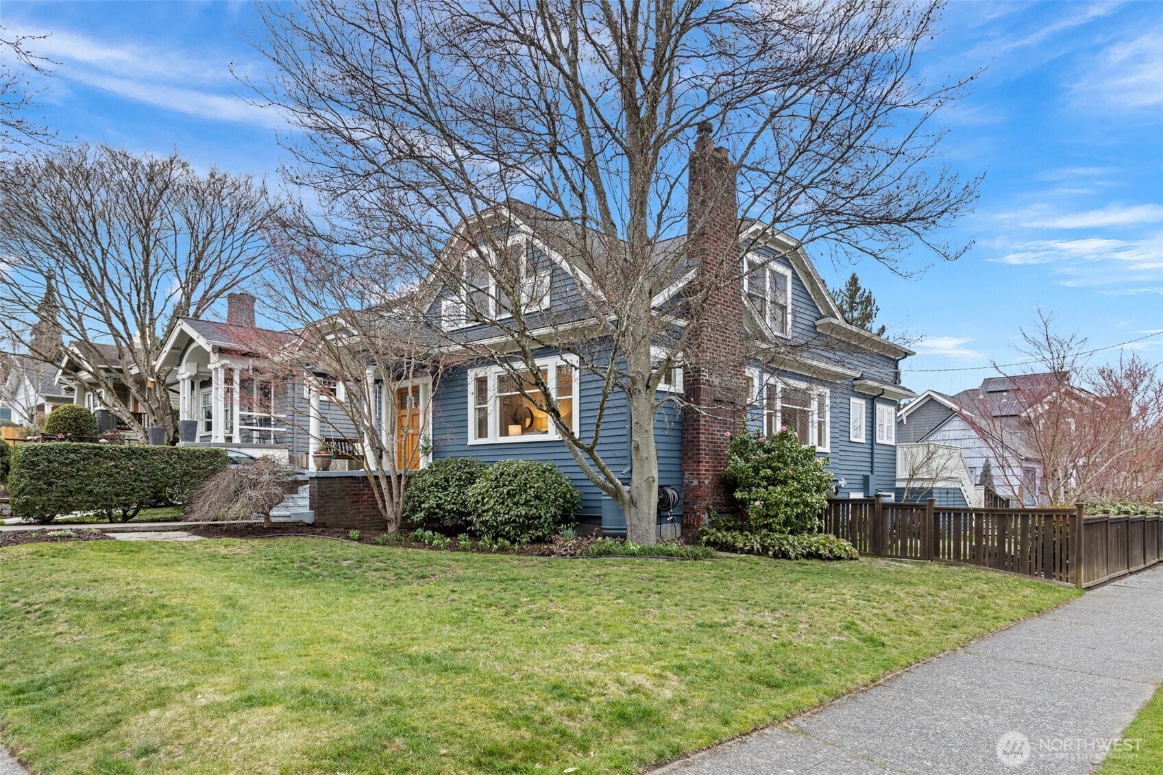 2432 E Calhoun Street