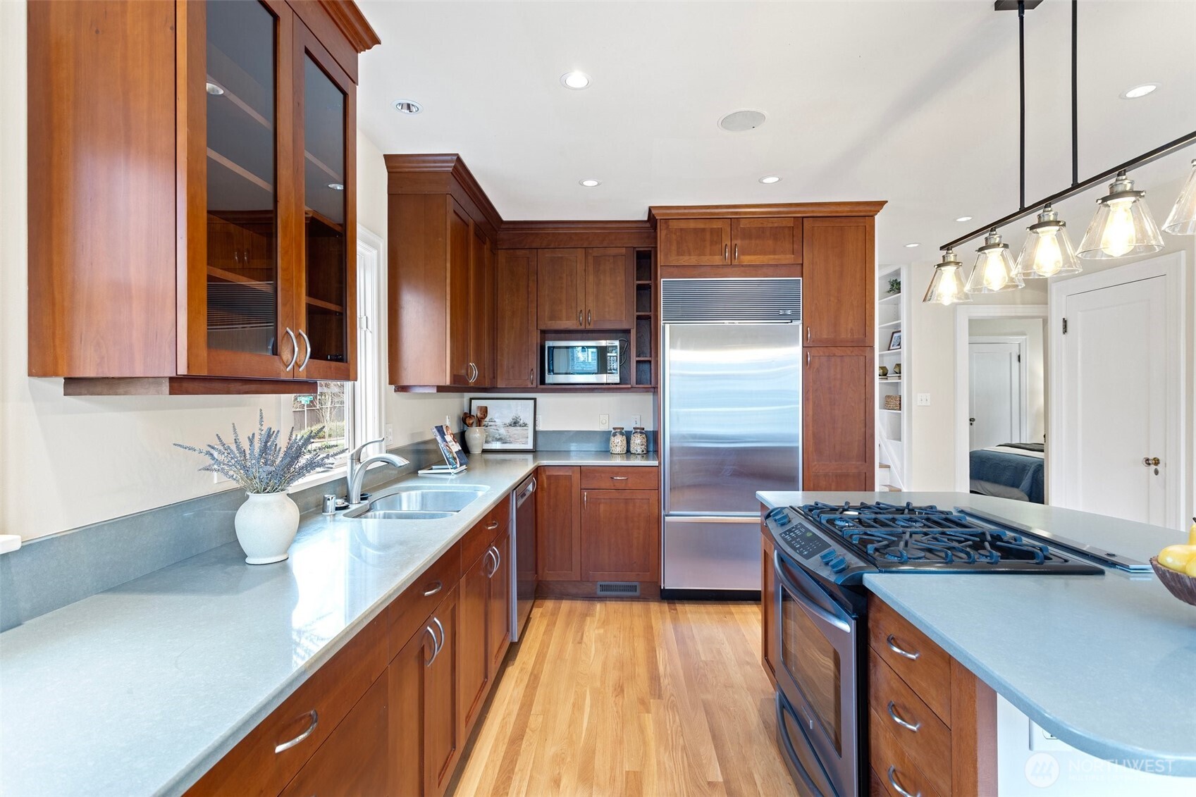2432 E Calhoun Street