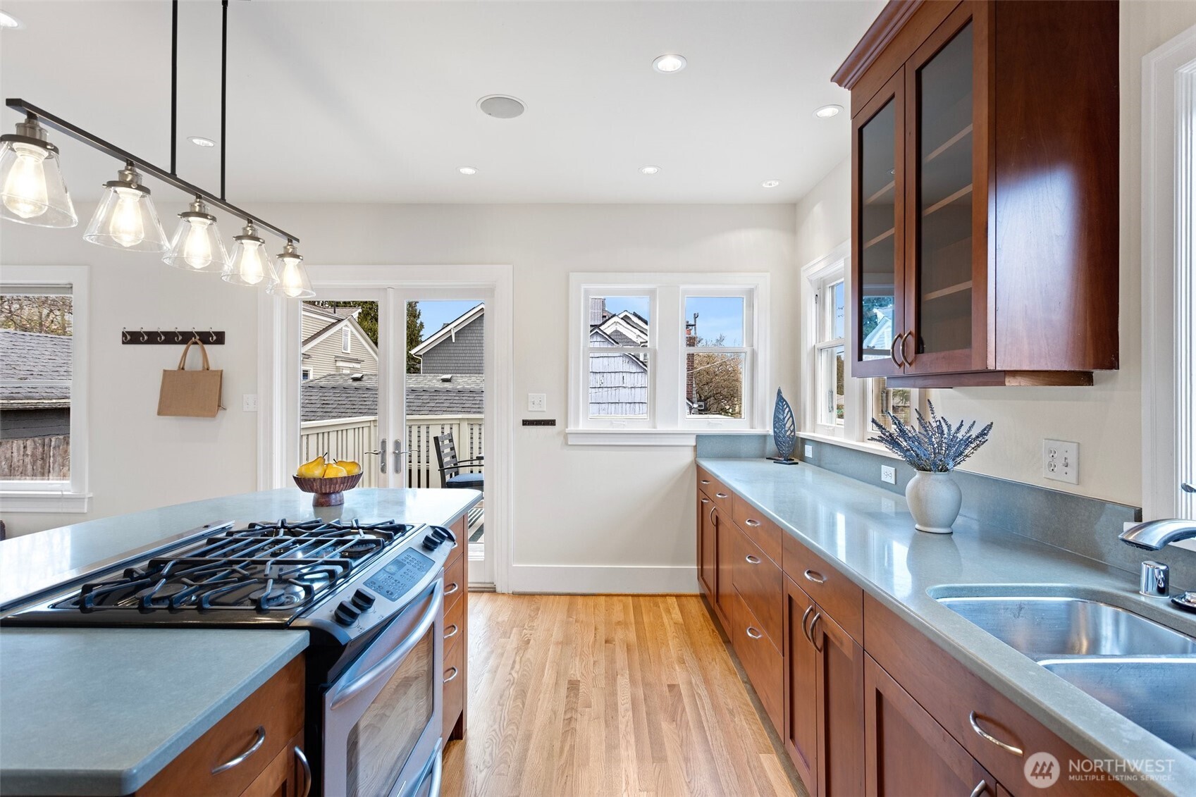 2432 E Calhoun Street