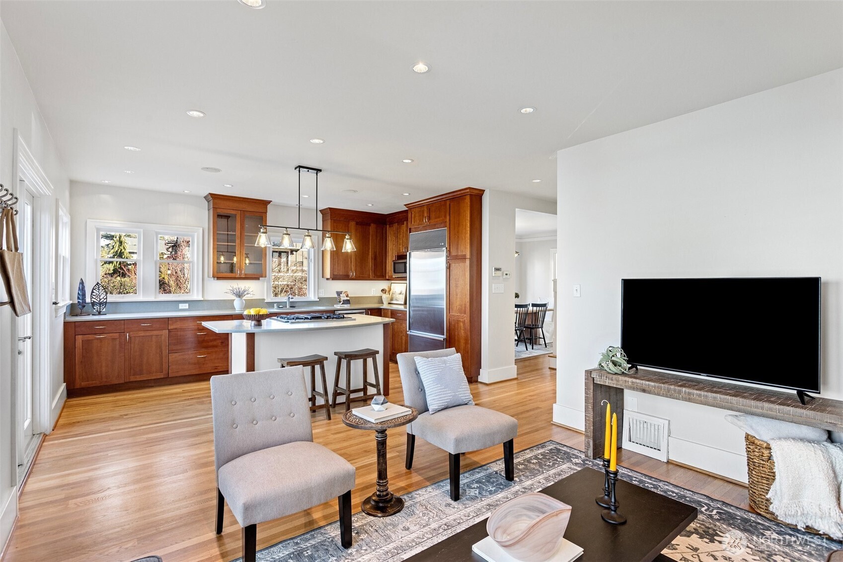 2432 E Calhoun Street