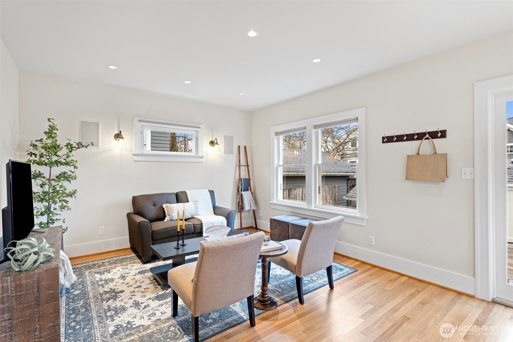 2432 E Calhoun Street